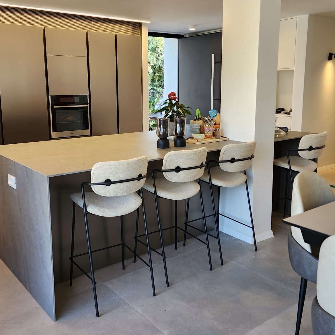 כיסא בר דגם קלוד בז כיסא בר דגם קלוד בז