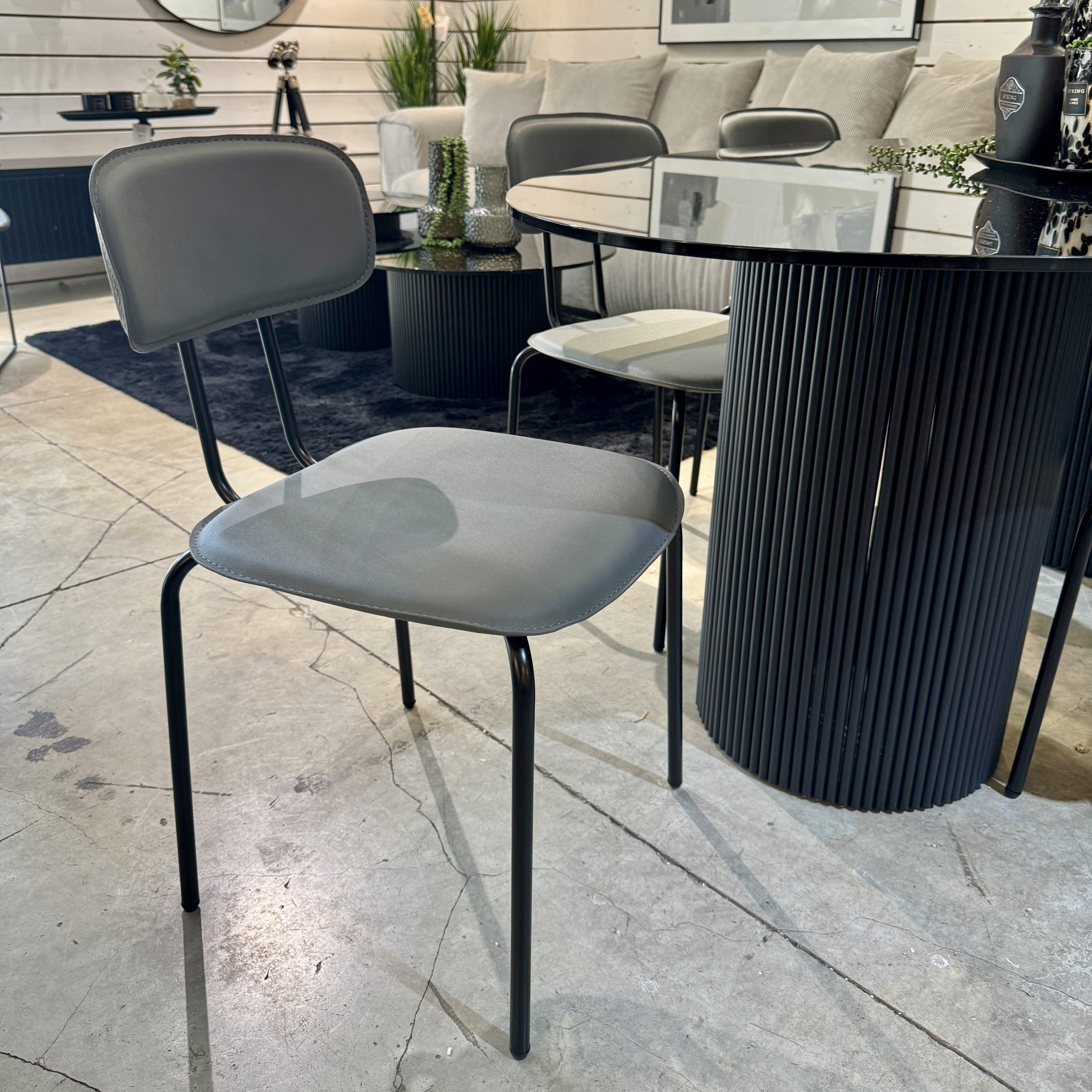 כיסא פינת אוכל מעוצב דמוי עור אפור דגם סטפני- sale כיסא פינת אוכל מעוצב דמוי עור אפור דגם סטפני- sale