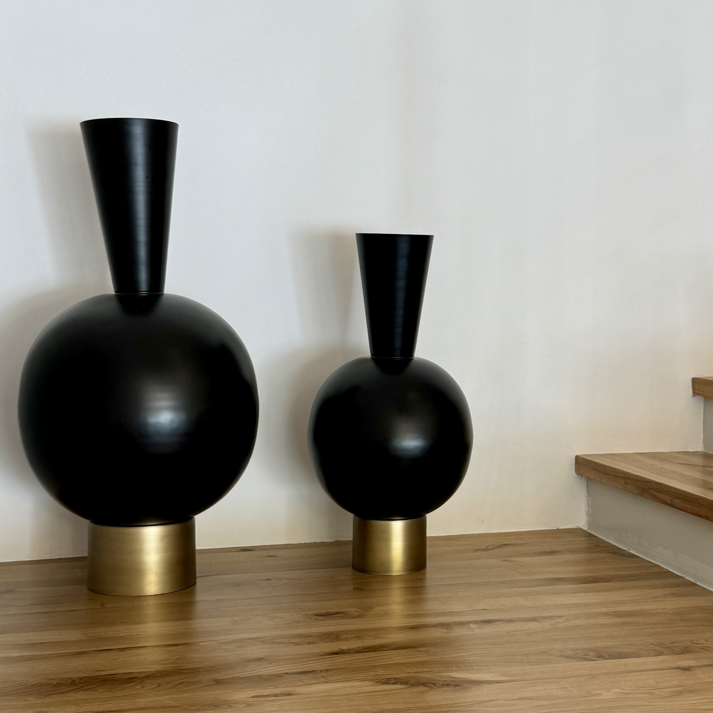 כד מתכת דגם ראבי קונוס שחור כד מתכת דגם ראבי קונוס שחור