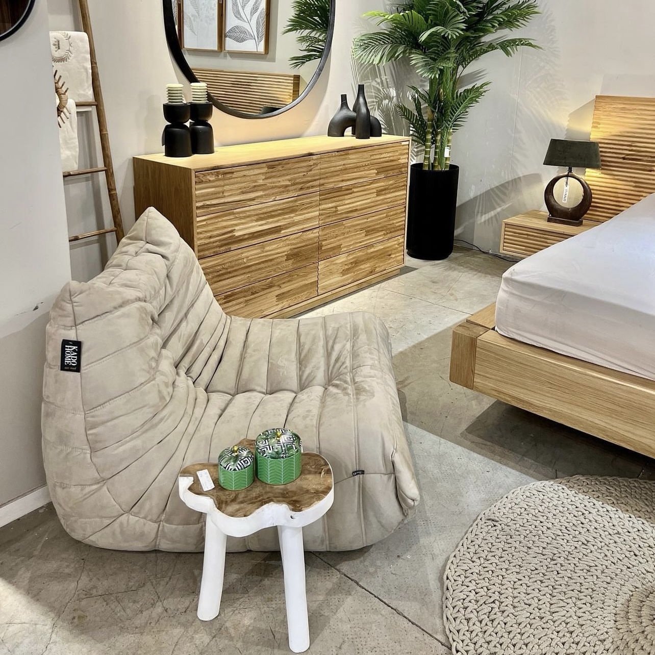 כורסא גוון בהיר בז דגם פילו קימי כורסא גוון בהיר בז דגם פילו קימי