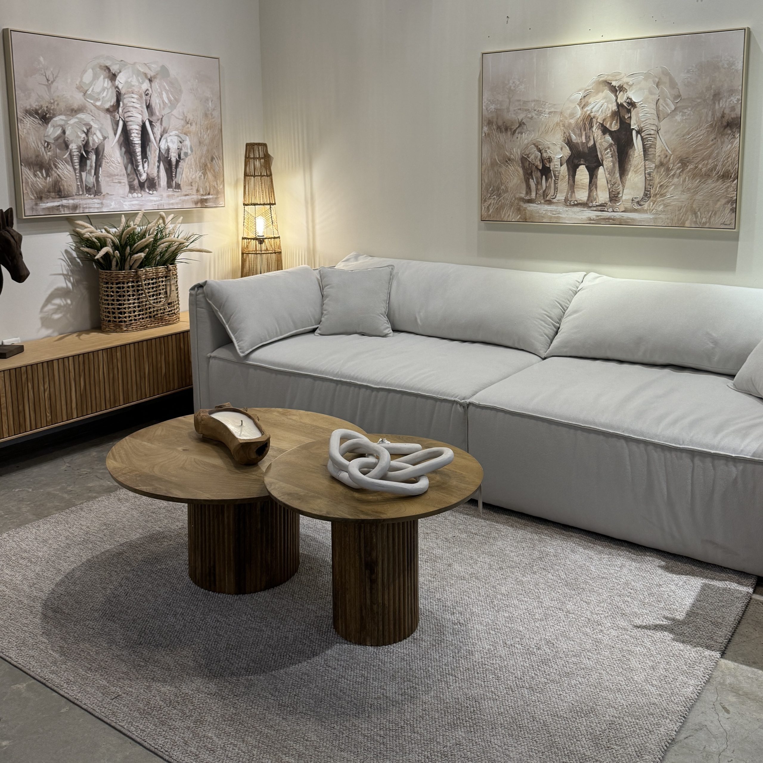 זוג שולחנות סלון עגולים עץ רגל ישרה פרופיל עגול דגם סוניל זוג שולחנות סלון עגולים עץ רגל ישרה פרופיל עגול דגם סוניל