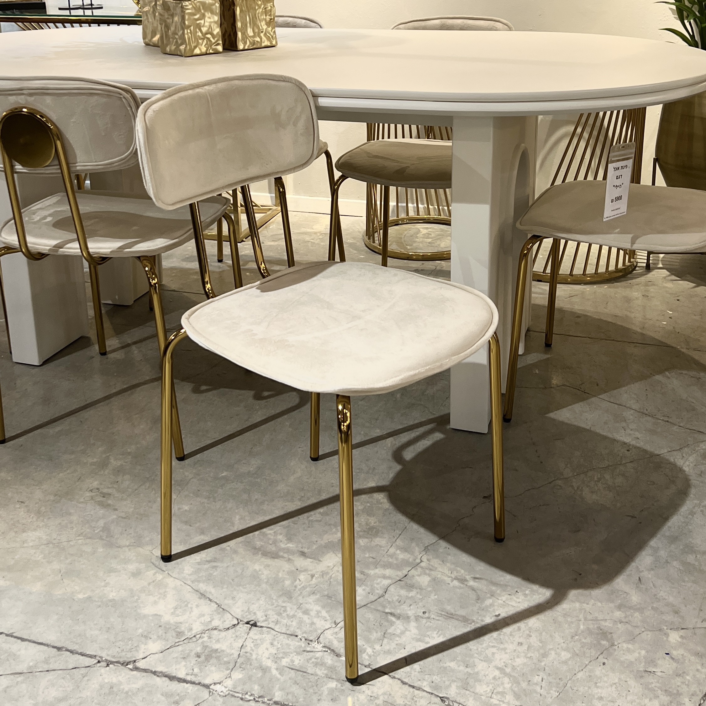 כיסא מעוצב יוקרתי בז דגם סטפני