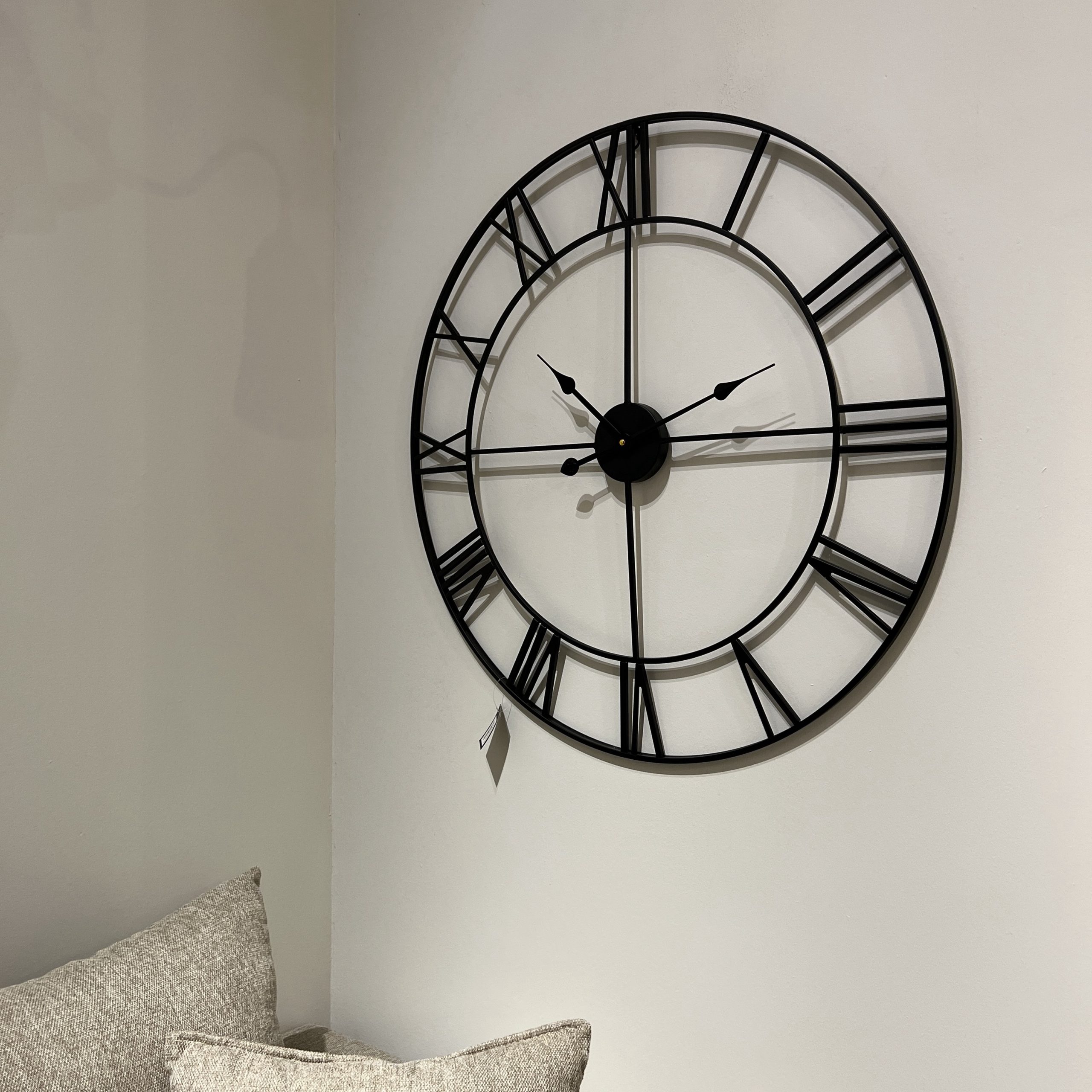 שעון אולימפוס ברזל שחור חלול דגם איקו שעון אולימפוס ברזל שחור חלול דגם איקו