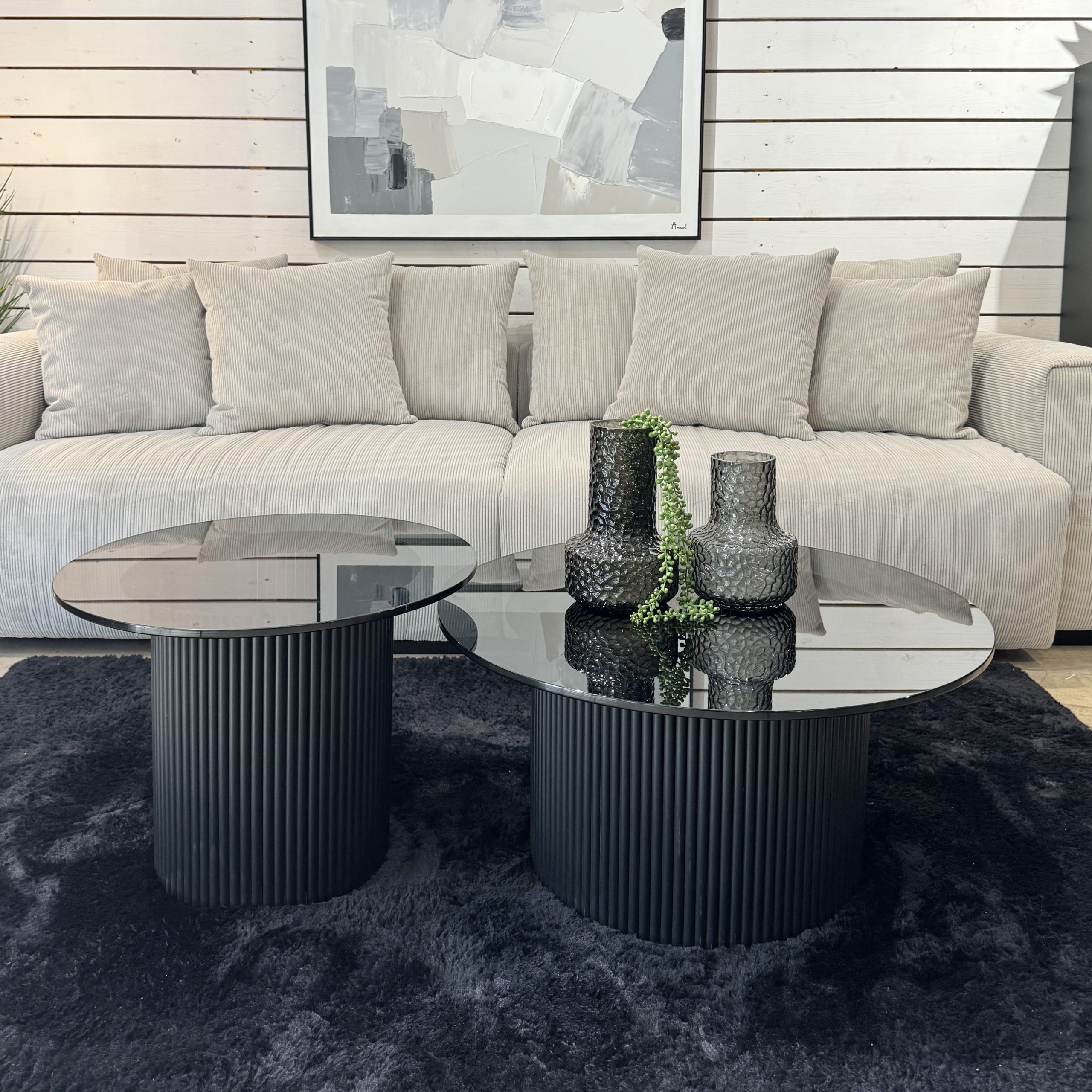 זוג שולחנות סלון עגולים זכוכית שחורה רגליים שחורות דגם מנדי זוג שולחנות סלון עגולים זכוכית שחורה רגליים שחורות דגם מנדי