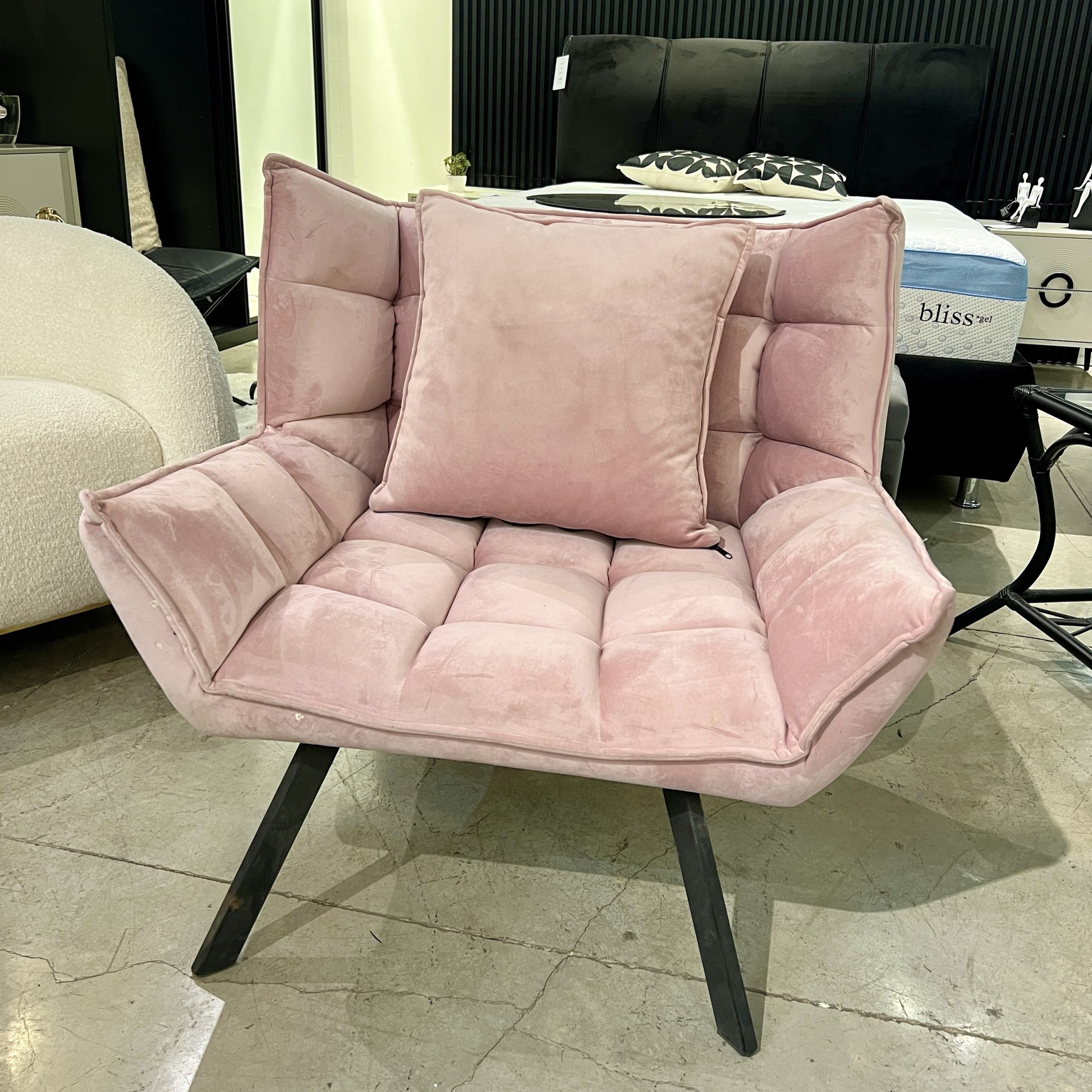 כורסא מעוצבת דגם מדלן כורסא מעוצבת דגם מדלן