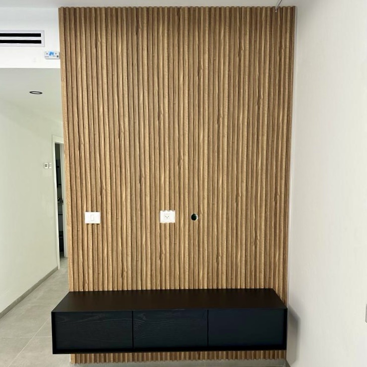 חיפוי קיר פסים פולימרי אלון כהה חיפוי קיר פסים פולימרי אלון כהה