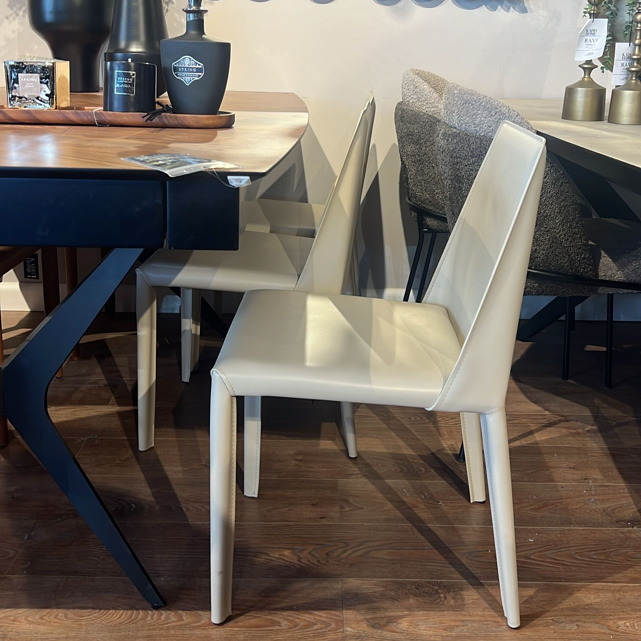 כיסא מעוצב יוקרתי דמוי עור אבן דגם ליאן