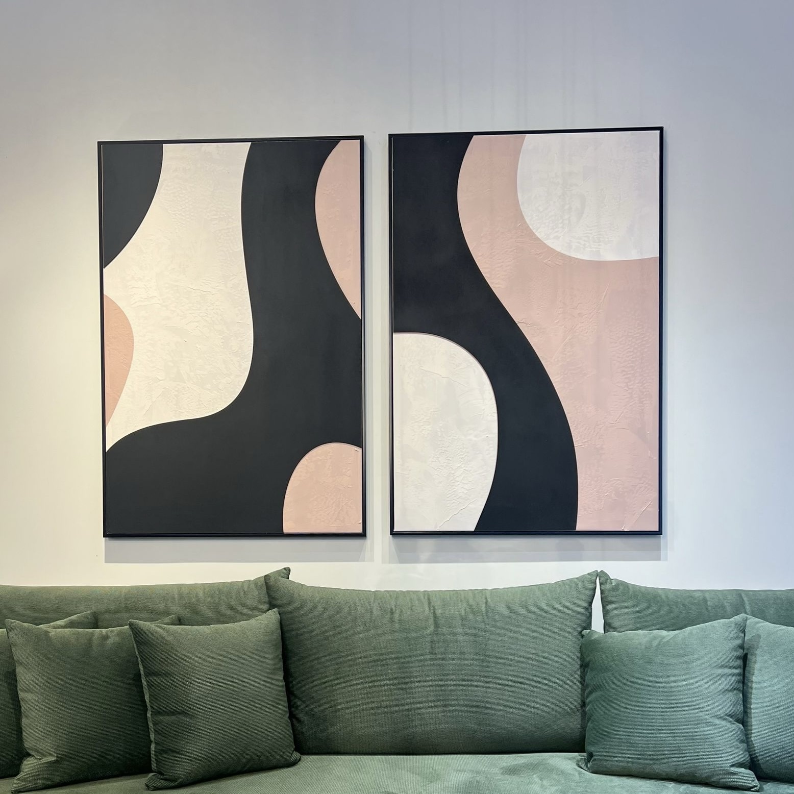 תמונת קיר מעוצבת בשילוב גוונים שחור ורוד עבודת יד עם מסגרת תמונת קיר מעוצבת בשילוב גוונים שחור ורוד עבודת יד עם מסגרת