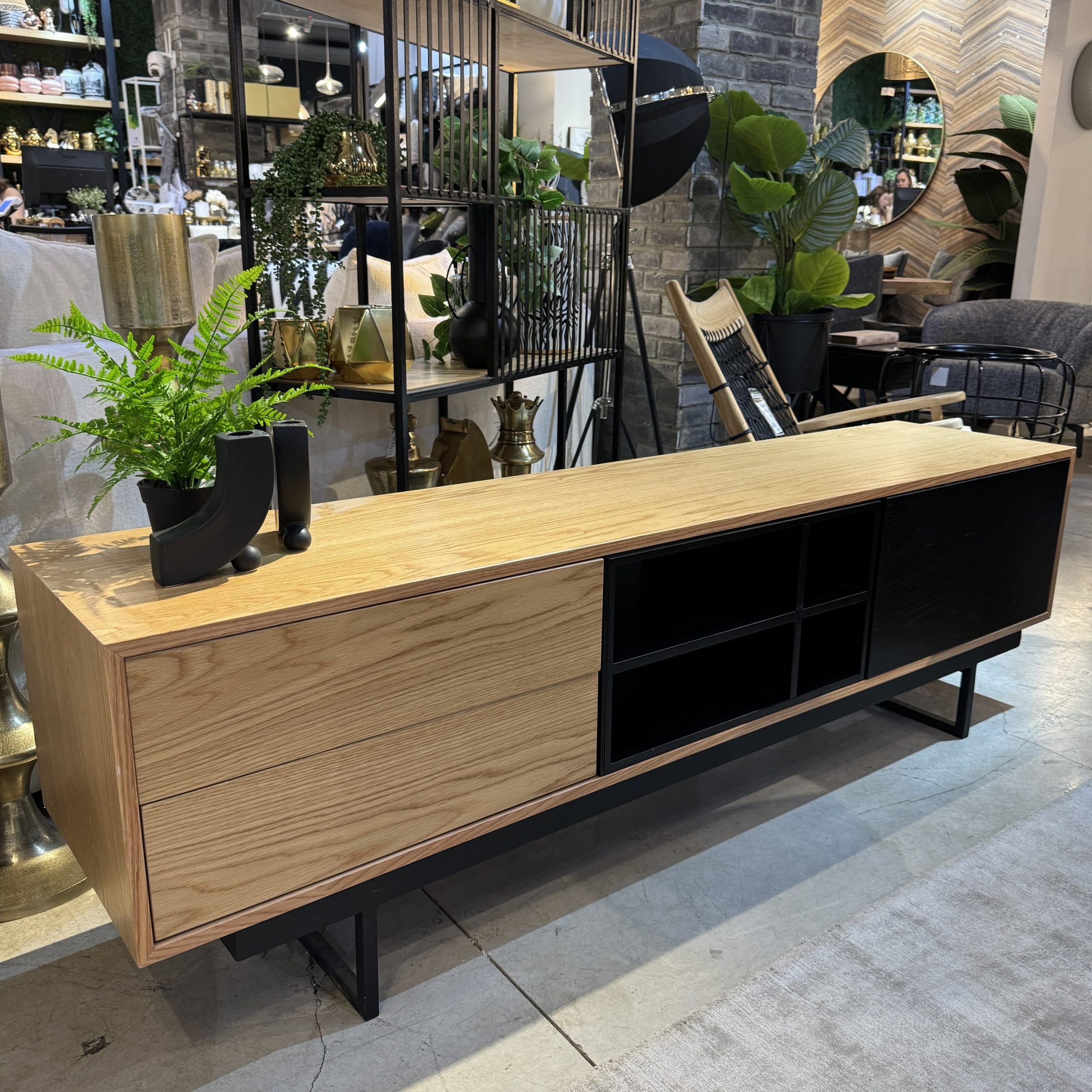 מזנון דגם קובייה מזנון דגם קובייה