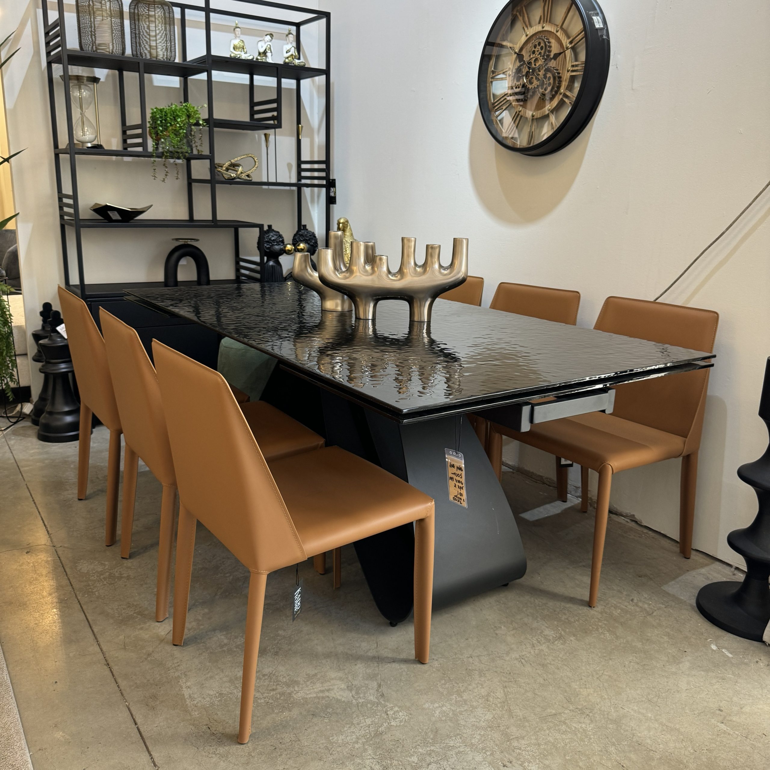 כיסא מעוצב יוקרתי דמוי עור כאמל דגם ליאן כיסא מעוצב יוקרתי דמוי עור כאמל דגם ליאן