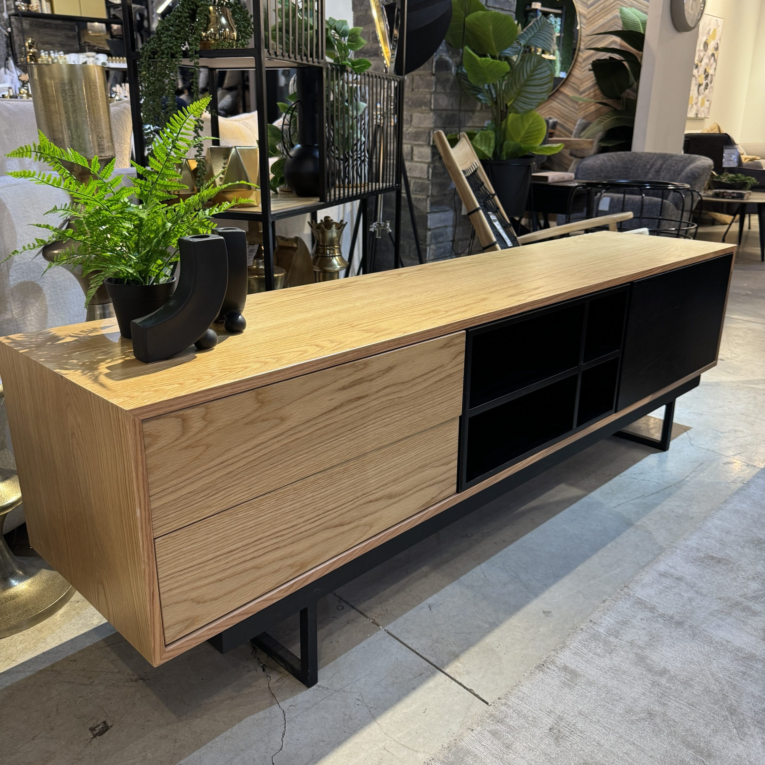 מזנון דגם קובייה מזנון דגם קובייה