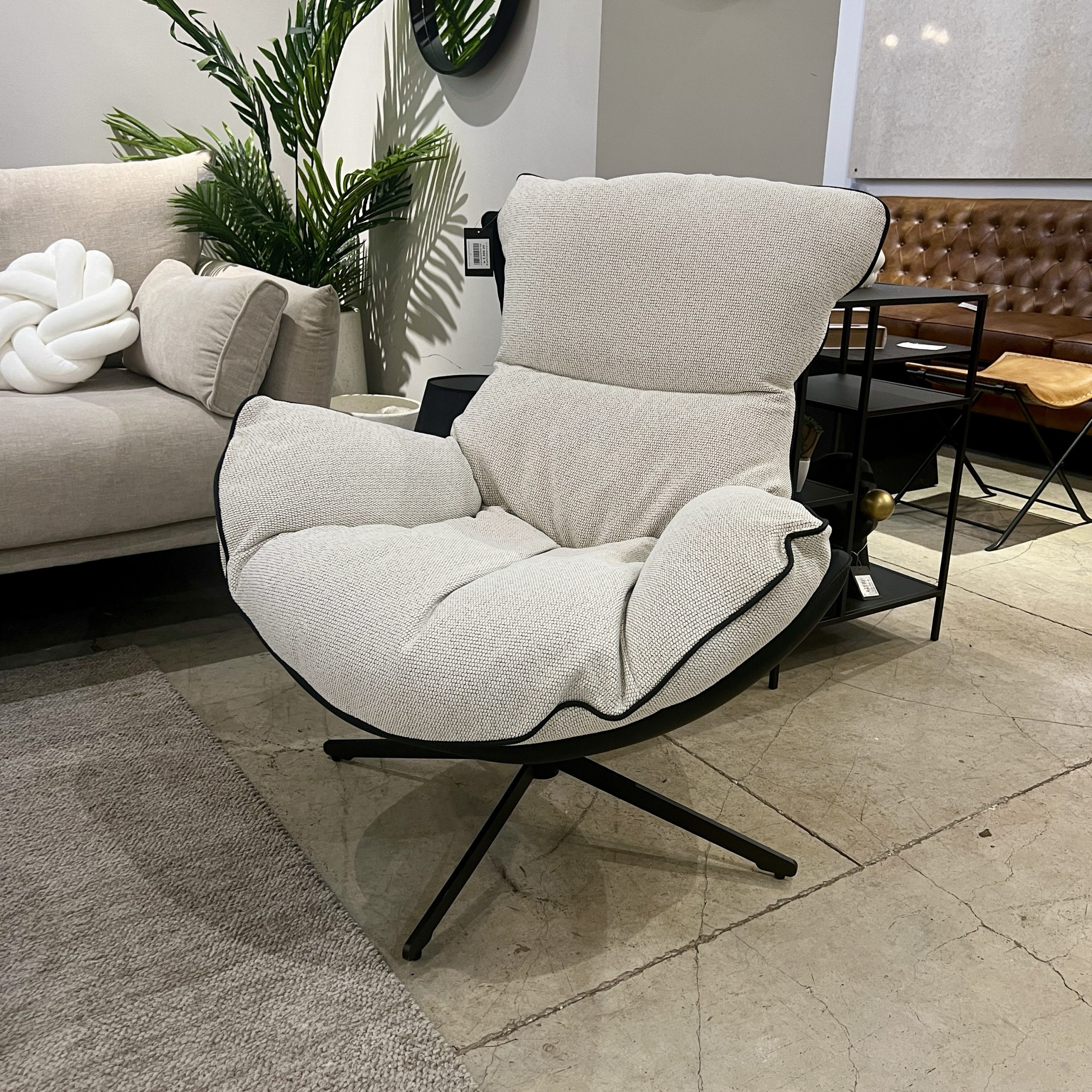 כורסא בד שמנת גב שחור דגם דין