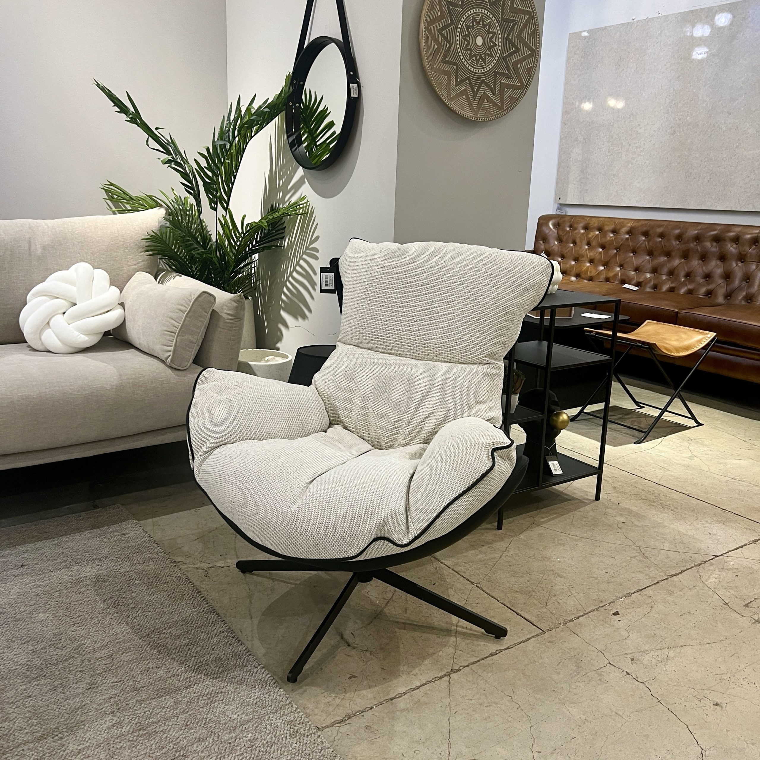 כורסא בד שמנת גב שחור דגם דין