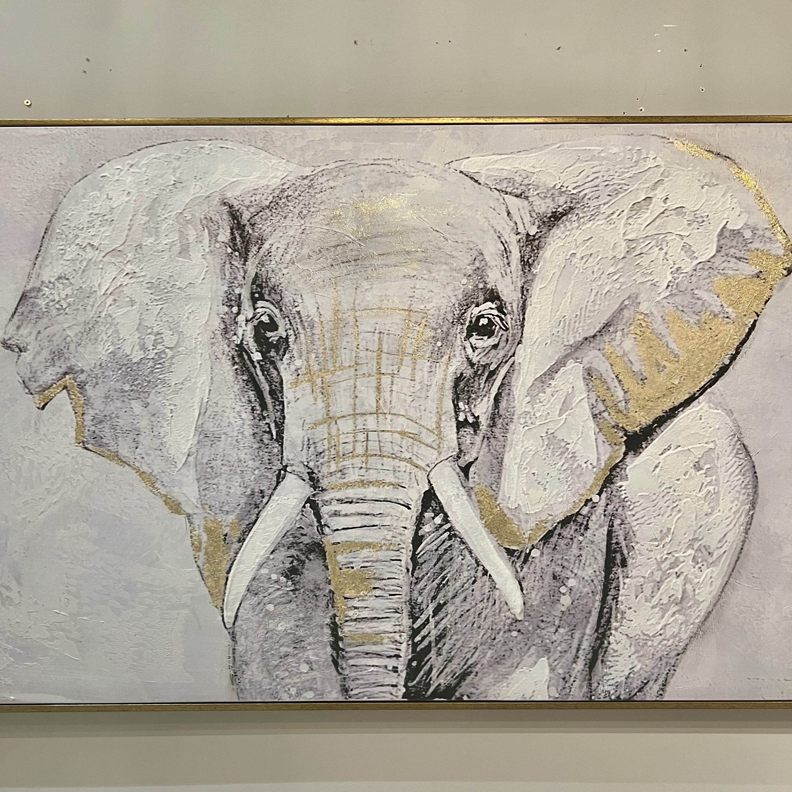 תמונת פיל בעבודת יד בשילוב מסגרת זהב תמונת פיל בעבודת יד בשילוב מסגרת זהב