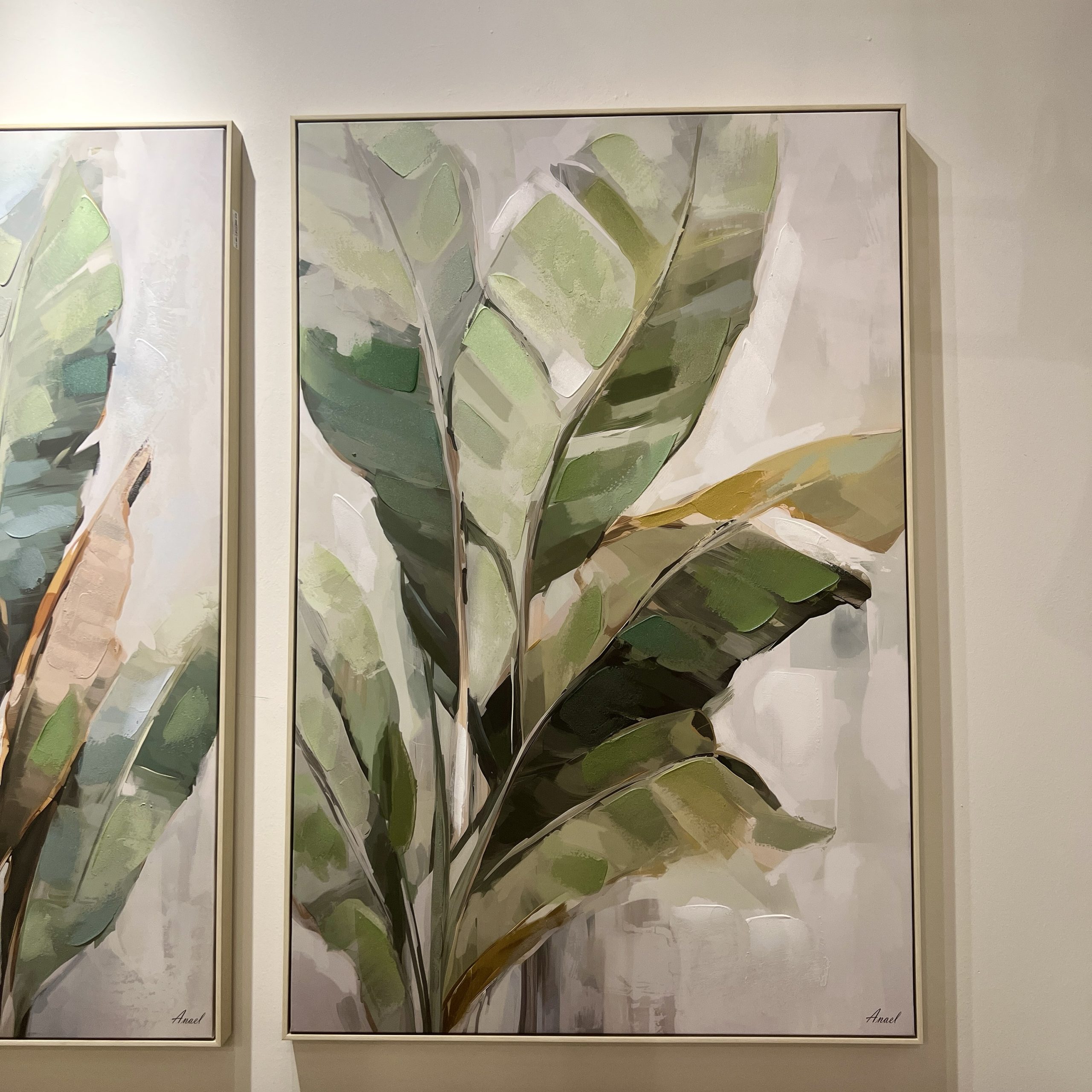 תמונת עלים מעוצבת בעבודת יד בשילוב מסגרת שחורה תמונת עלים מעוצבת בעבודת יד בשילוב מסגרת שחורה