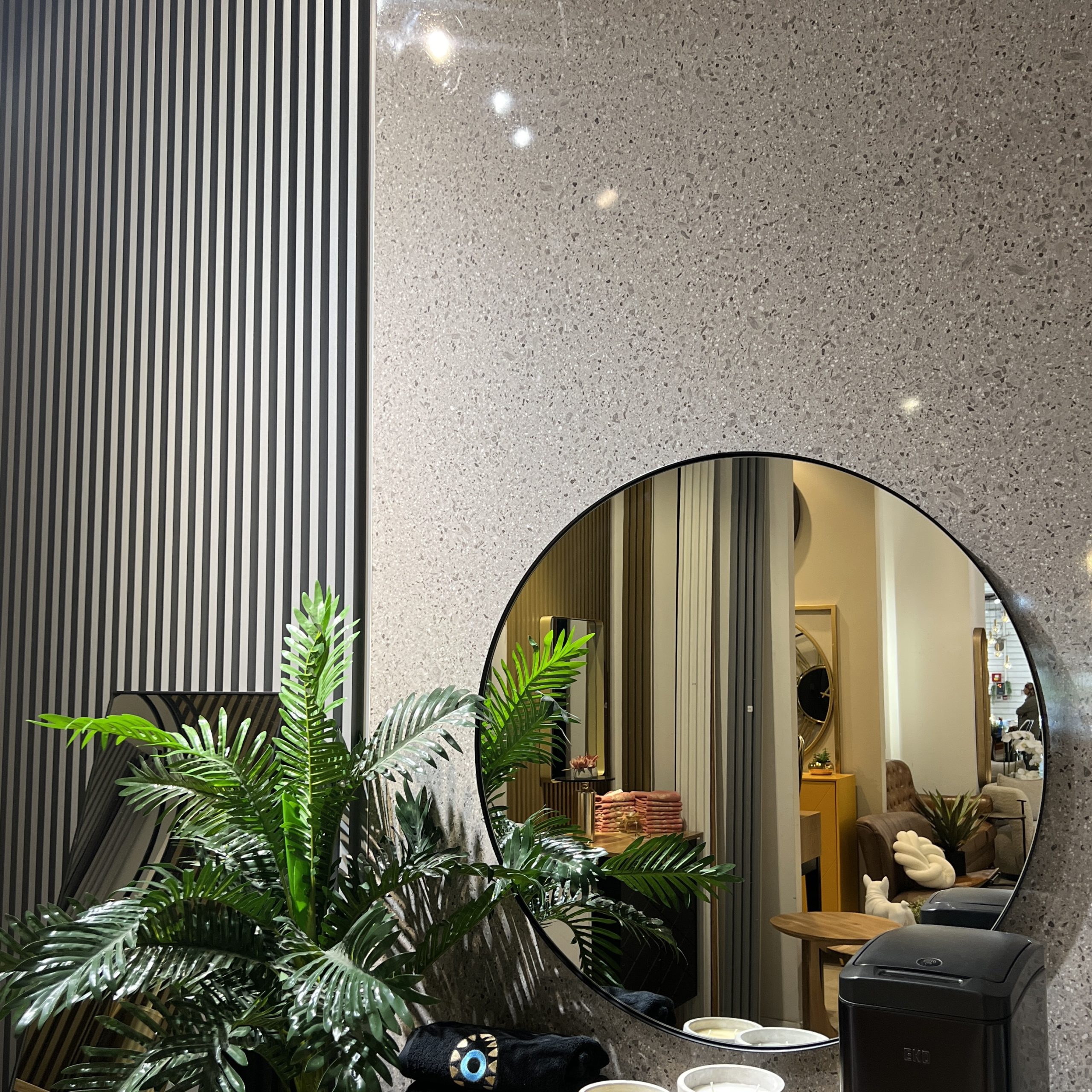 חיפוי קיר טרצו אפור נקודות רחב 120/290 במבצע מטורף!! חיפוי קיר טרצו אפור נקודות רחב 120/290 במבצע מטורף!!