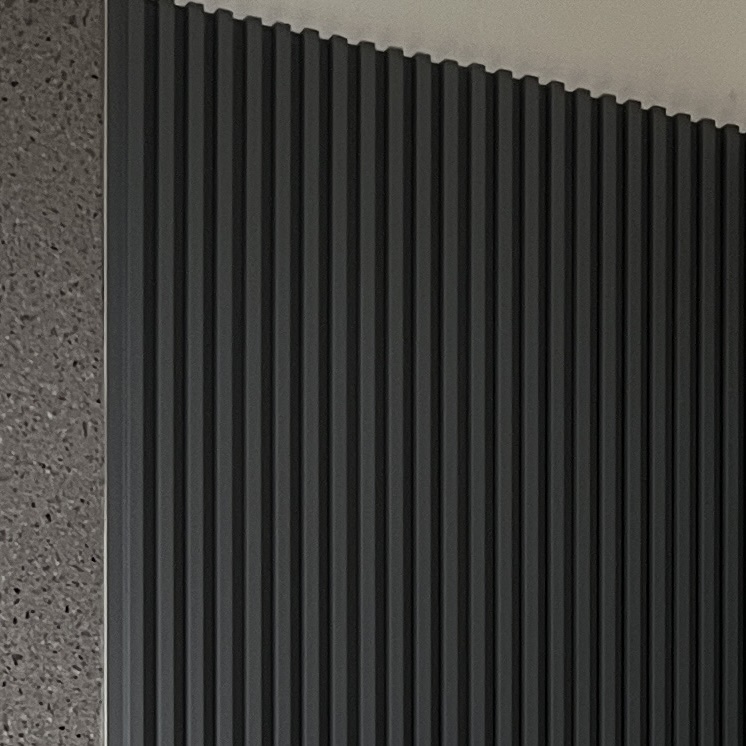 חיפוי קיר פסים פולימרי אפור בטון כהה חיפוי קיר פסים פולימרי אפור בטון כהה