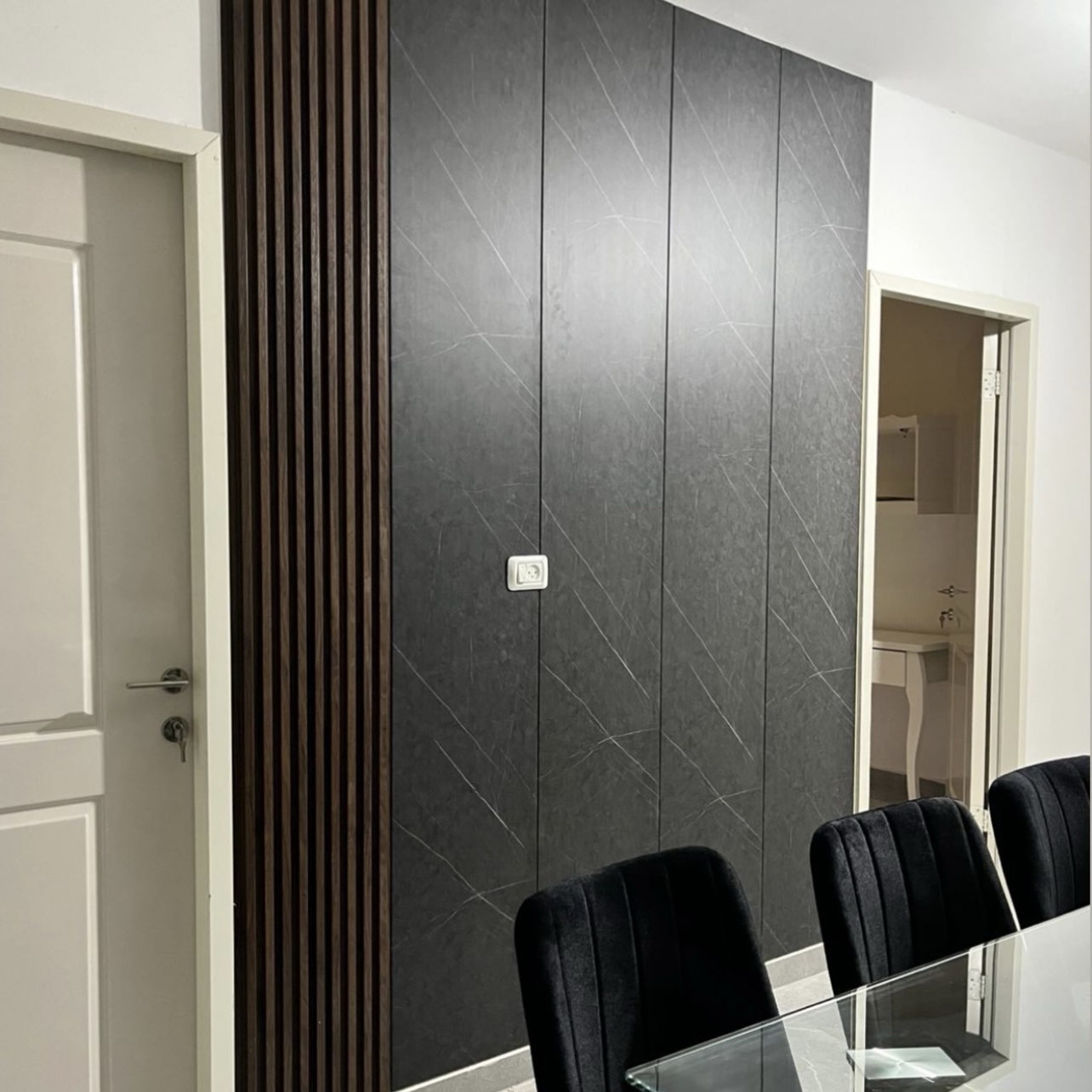 חיפוי קיר דמוי שיש שחור פולימרי חיפוי קיר דמוי שיש שחור פולימרי