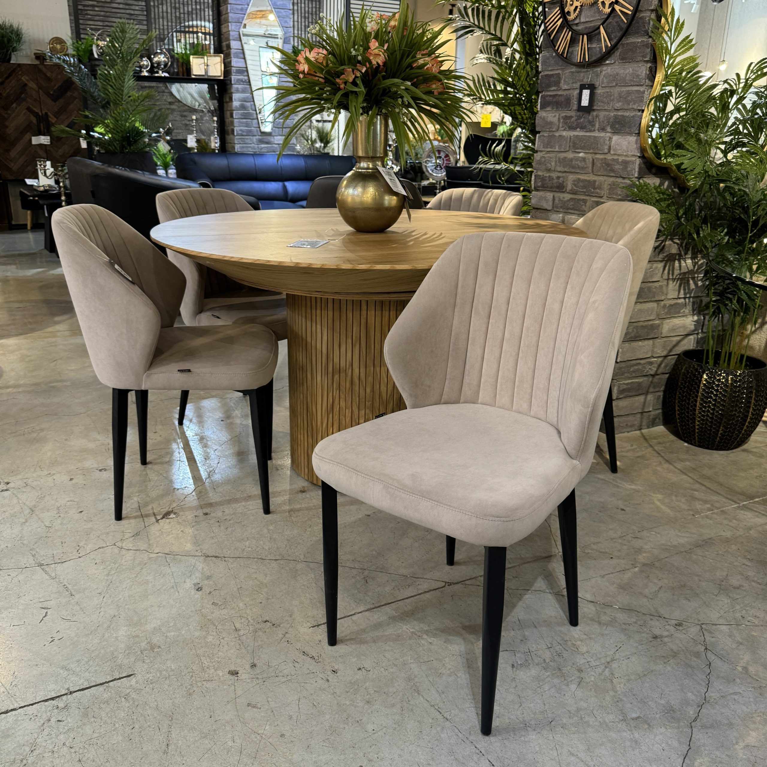 כיסא דגם 7031 קימי קטיפה בז כיסא דגם 7031 קימי קטיפה בז