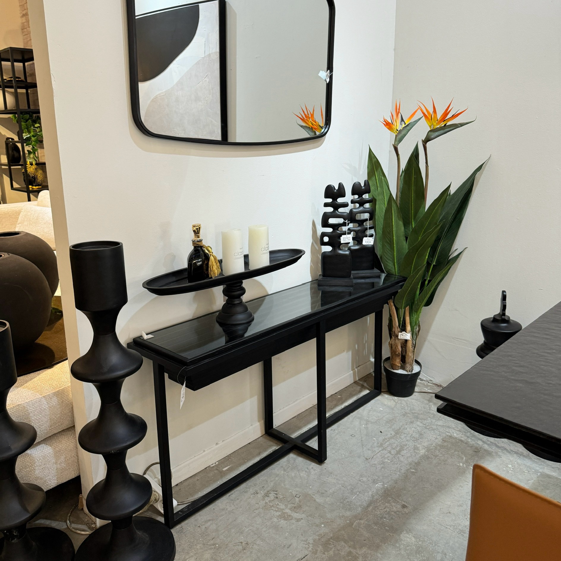 קונסולה פירמידה שחור גדולה ברזל שחור דגם וודרוני קונסולה פירמידה שחור גדולה ברזל שחור דגם וודרוני