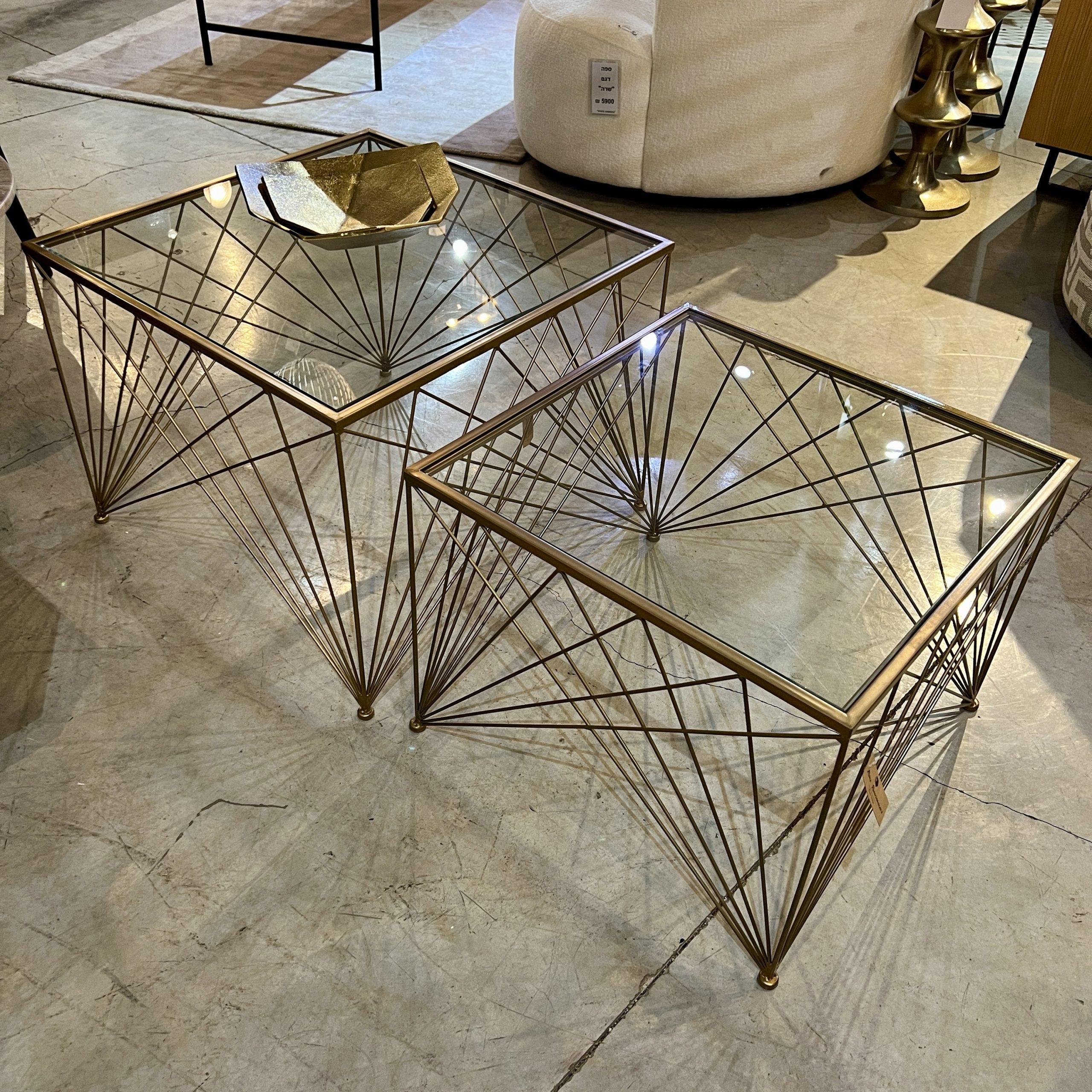 סט שולחנות סלון דגם מיתרים זהב סט שולחנות סלון דגם מיתרים זהב