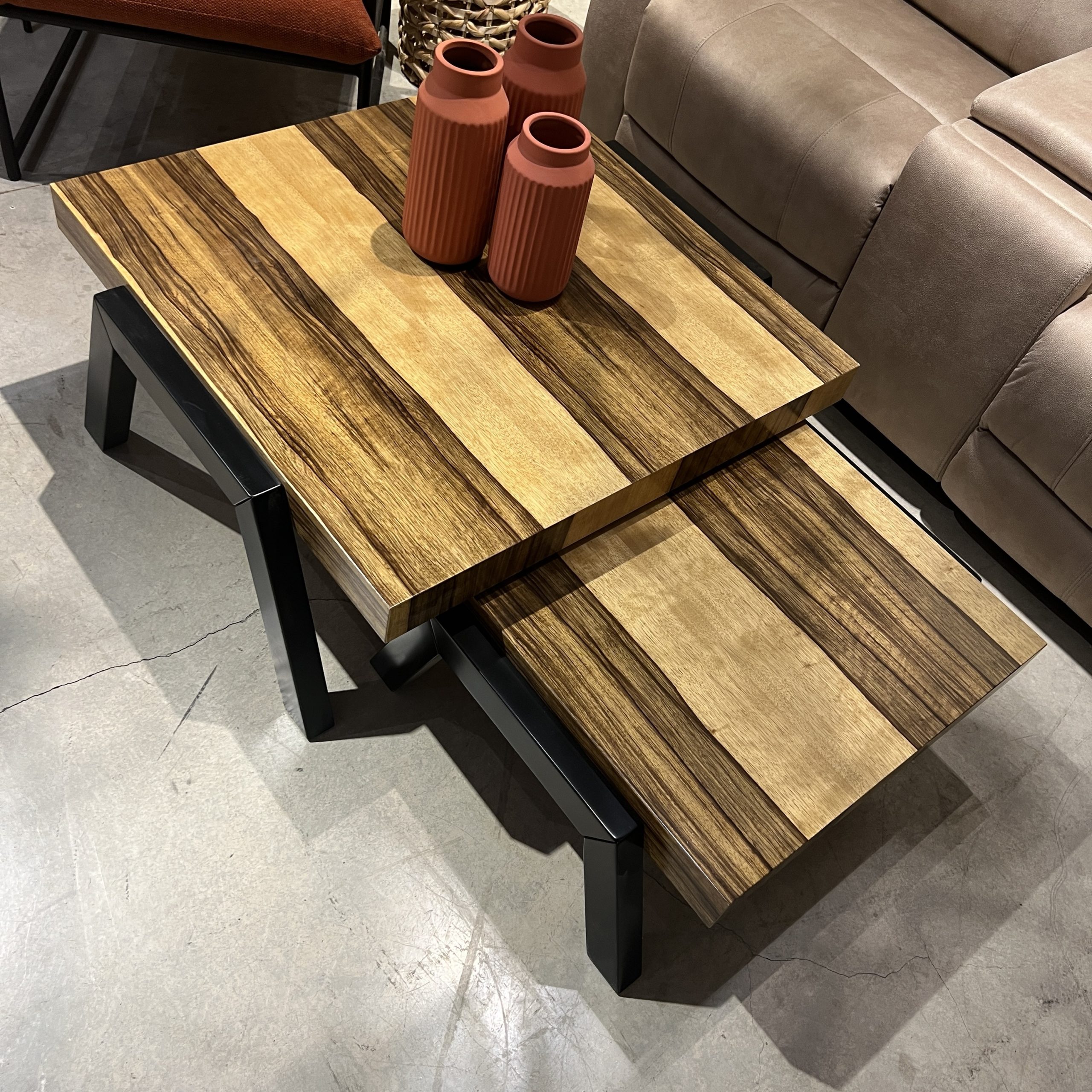 סט שולחנות סלון אגוז אפריקאי דגם ארמן סט שולחנות סלון אגוז אפריקאי דגם ארמן