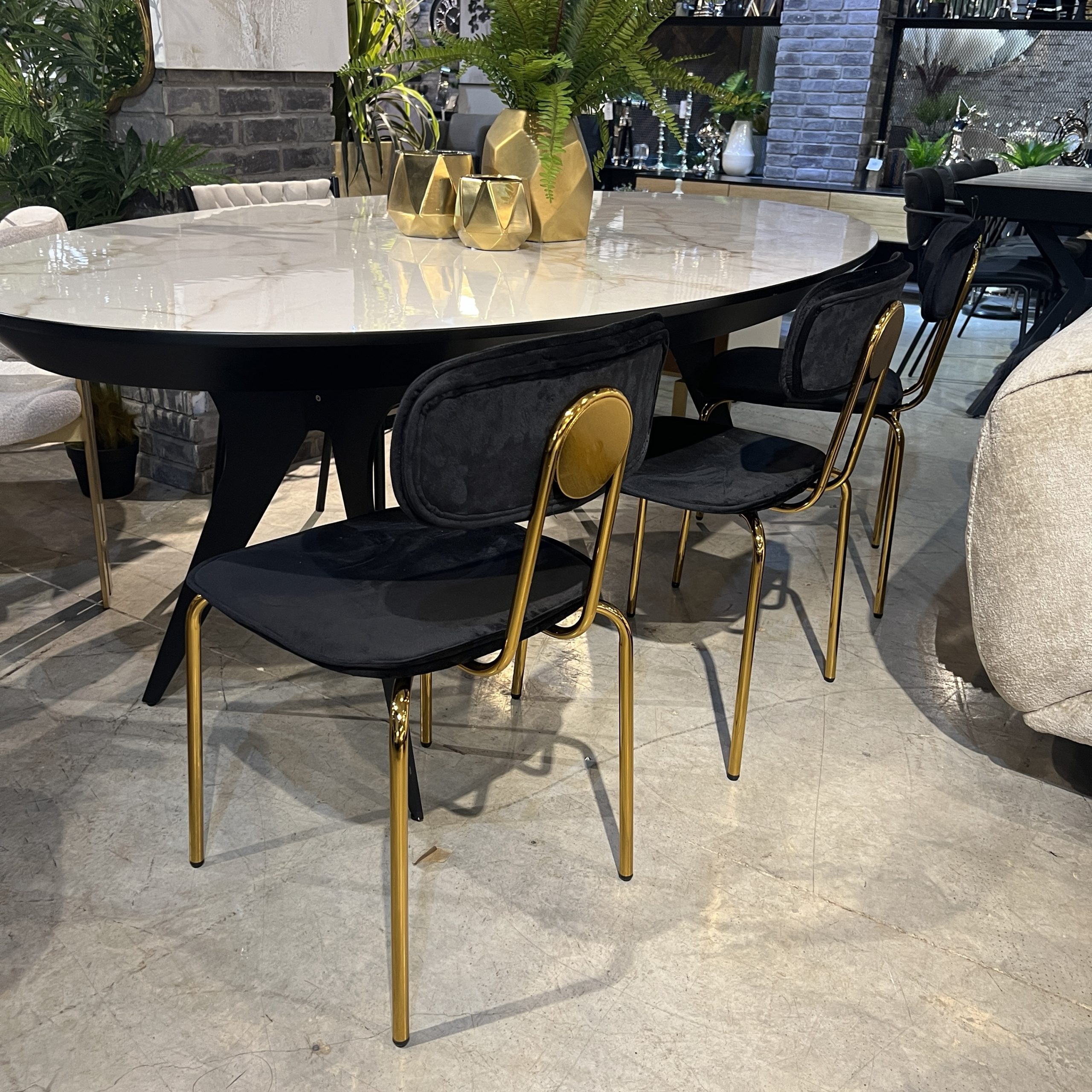 כיסא יוקרתי קטיפה שחור דגם סטפני - SALE!! כיסא יוקרתי קטיפה שחור דגם סטפני - SALE!!