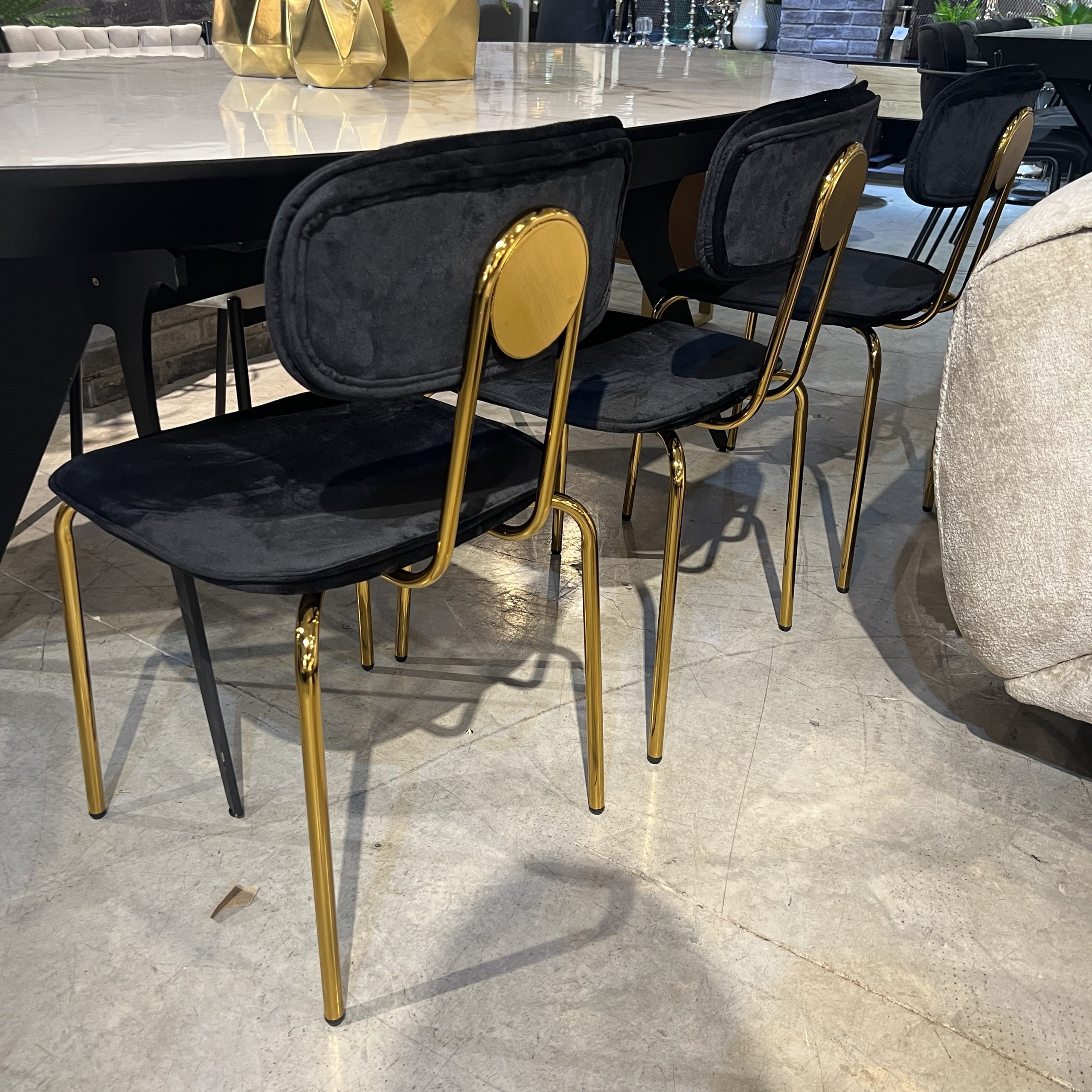 כיסא יוקרתי קטיפה שחור דגם סטפני - SALE!! כיסא יוקרתי קטיפה שחור דגם סטפני - SALE!!