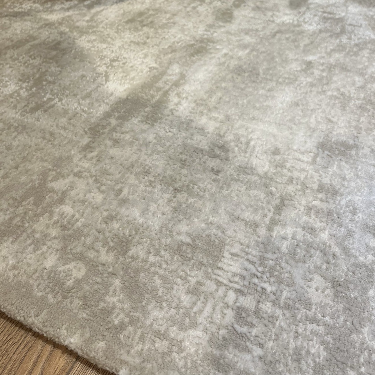 שטיח יוקרה קרם שמנת מעונן דגם אודסה שטיח יוקרה קרם שמנת מעונן דגם אודסה