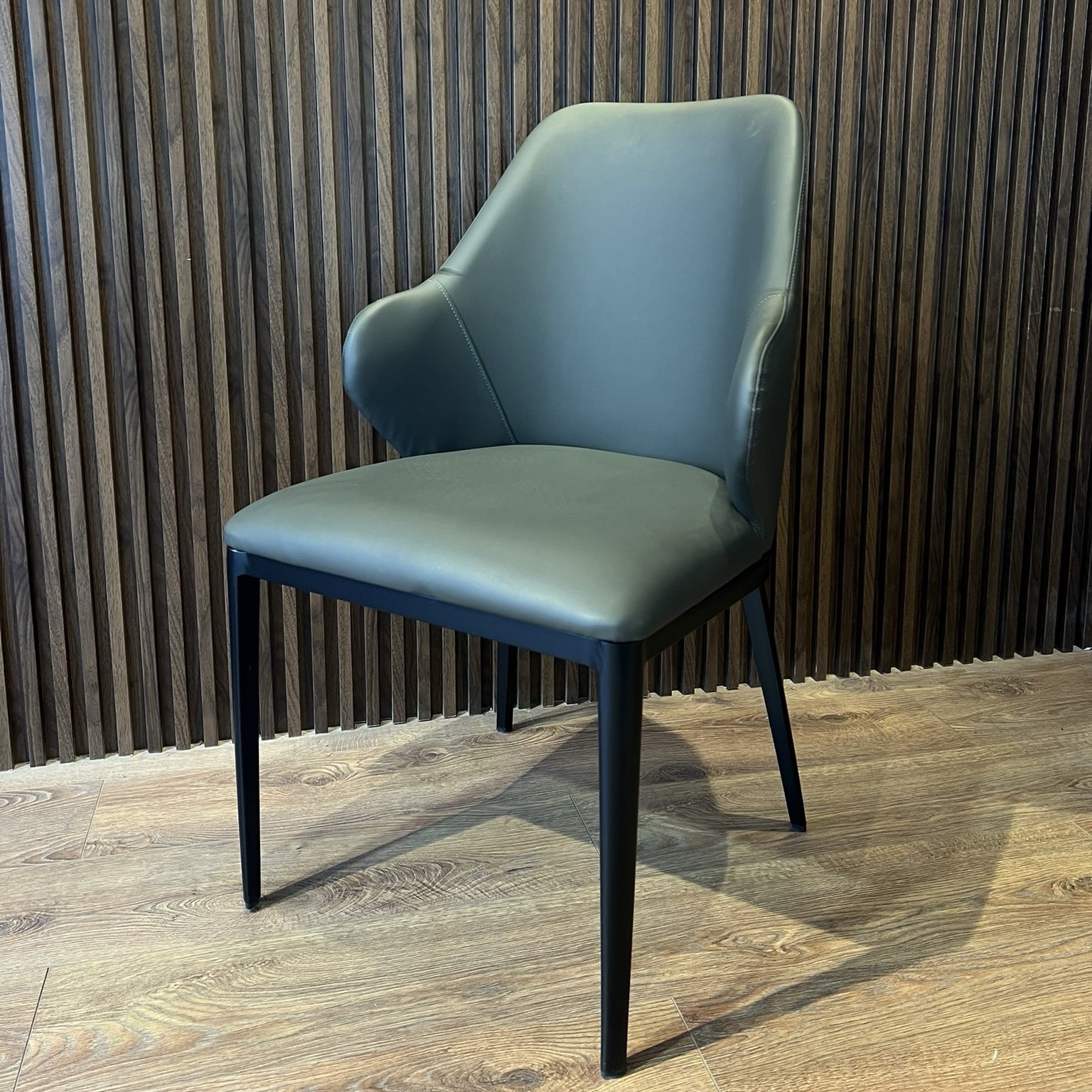 כיסא פינת אוכל דמוי עור אפור דגם 329