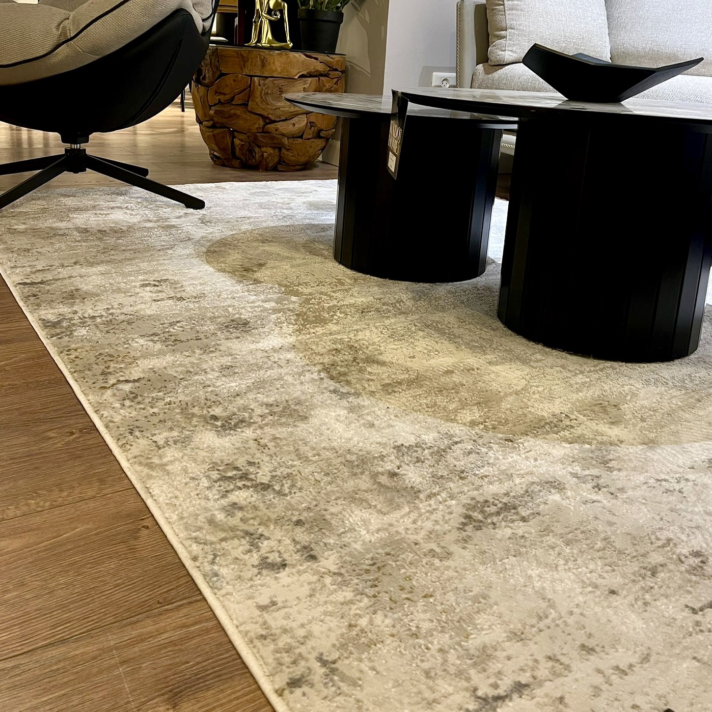 שטיח יוקרה קרם אפור מעונן דגם אודסה שטיח יוקרה קרם אפור מעונן דגם אודסה