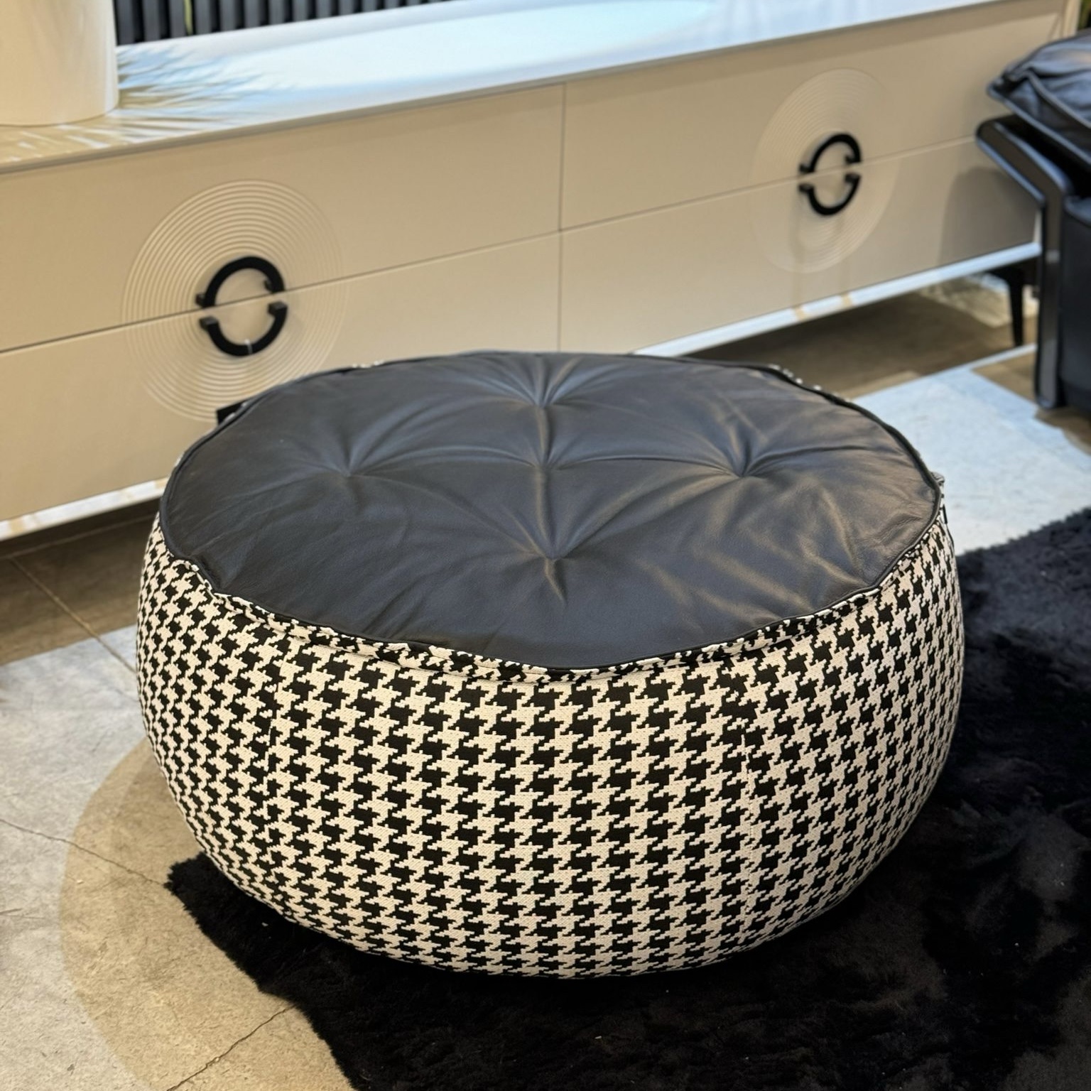 הדום עור שחור ופיפיטה אוליביה דגם קימי הדום עור שחור ופיפיטה אוליביה דגם קימי