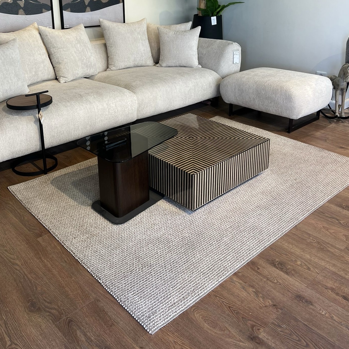 שטיח בז בהיר דגם קאי שטיח בז בהיר דגם קאי