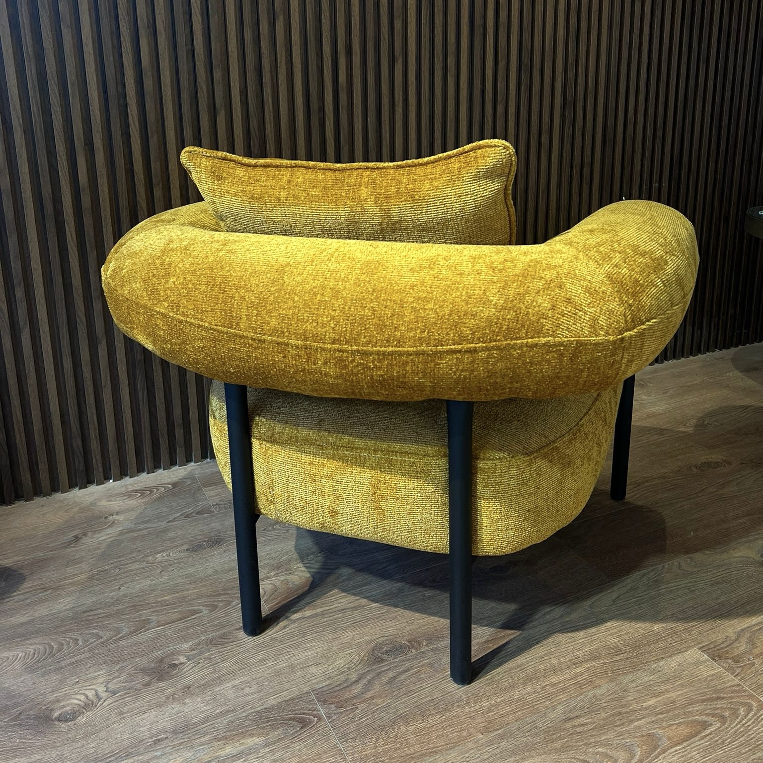 כורסא צבע חרדל מעוצבת דגם פרו כורסא צבע חרדל מעוצבת דגם פרו