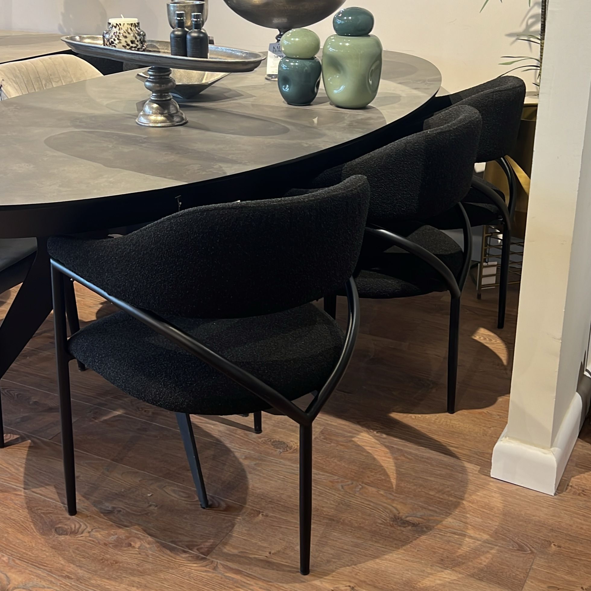 כסא פינת אוכל בלה דגם קימי רגליים אפור שחור בוקלה