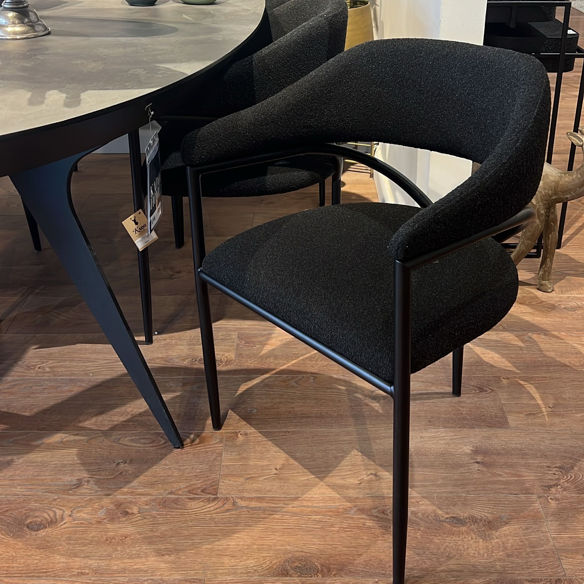 כסא פינת אוכל בלה דגם קימי רגליים אפור שחור בוקלה