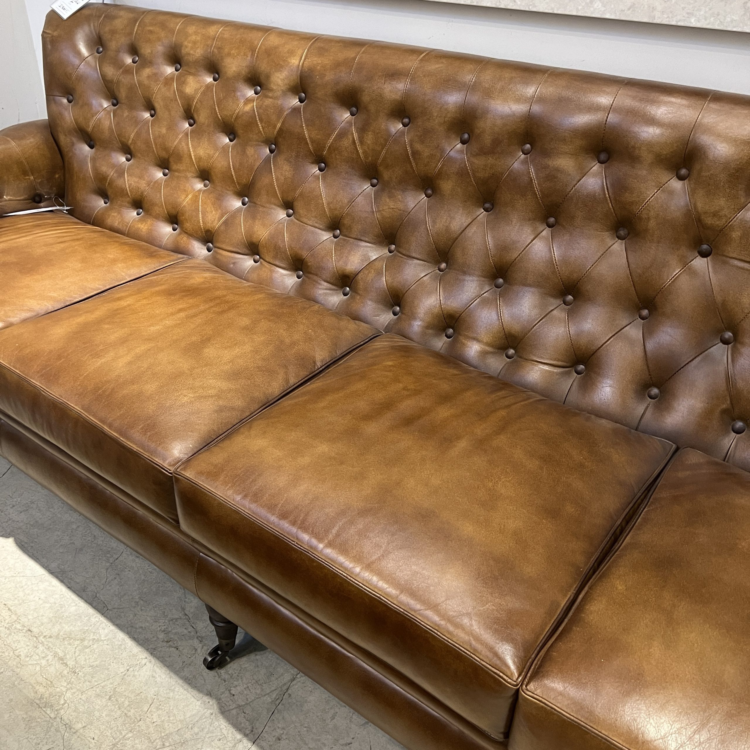 ספת עור יוקרתית קפיטונז חום דגם אשוק