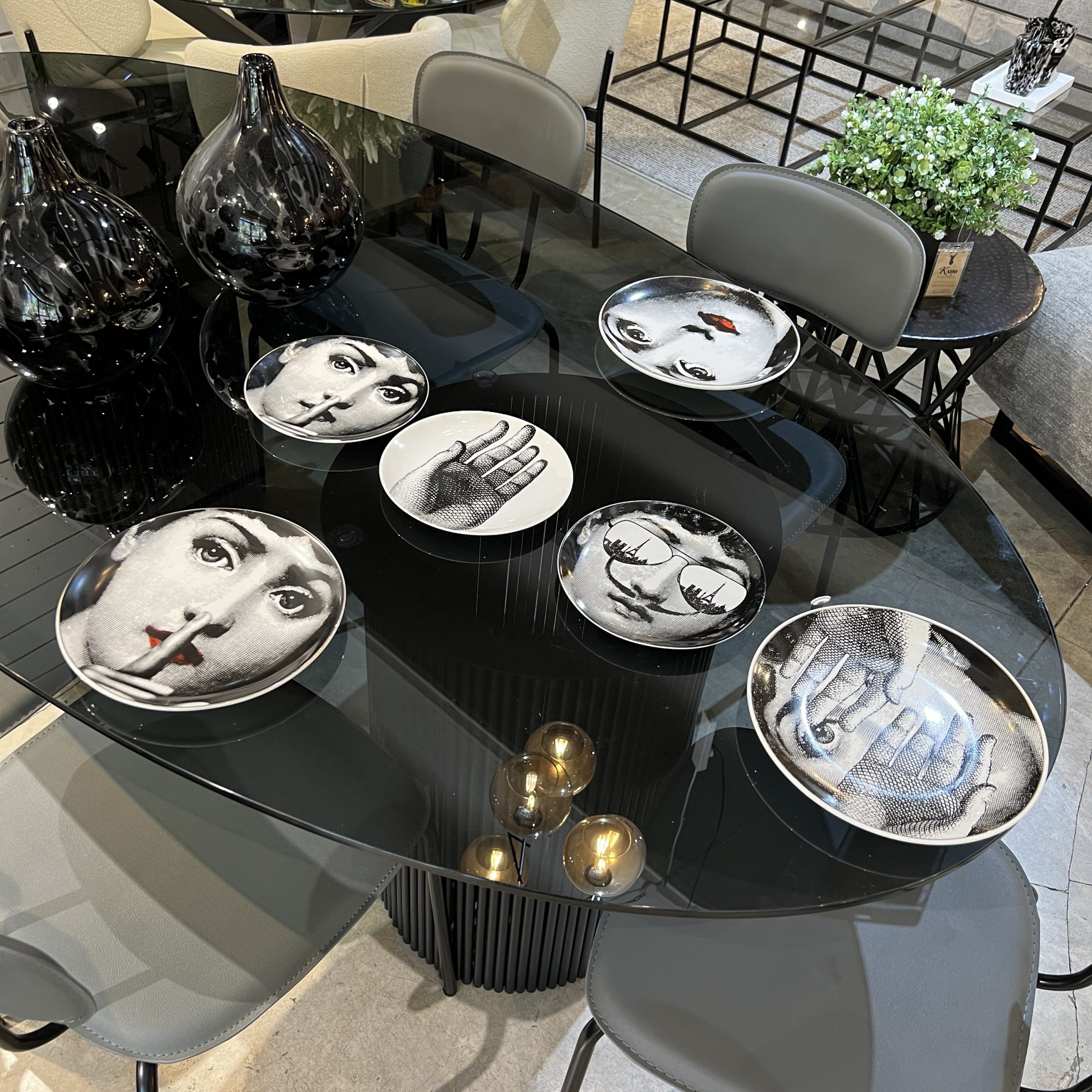 צלחת פורצלן ציור אישה שחור לבן צלחת פורצלן ציור אישה שחור לבן