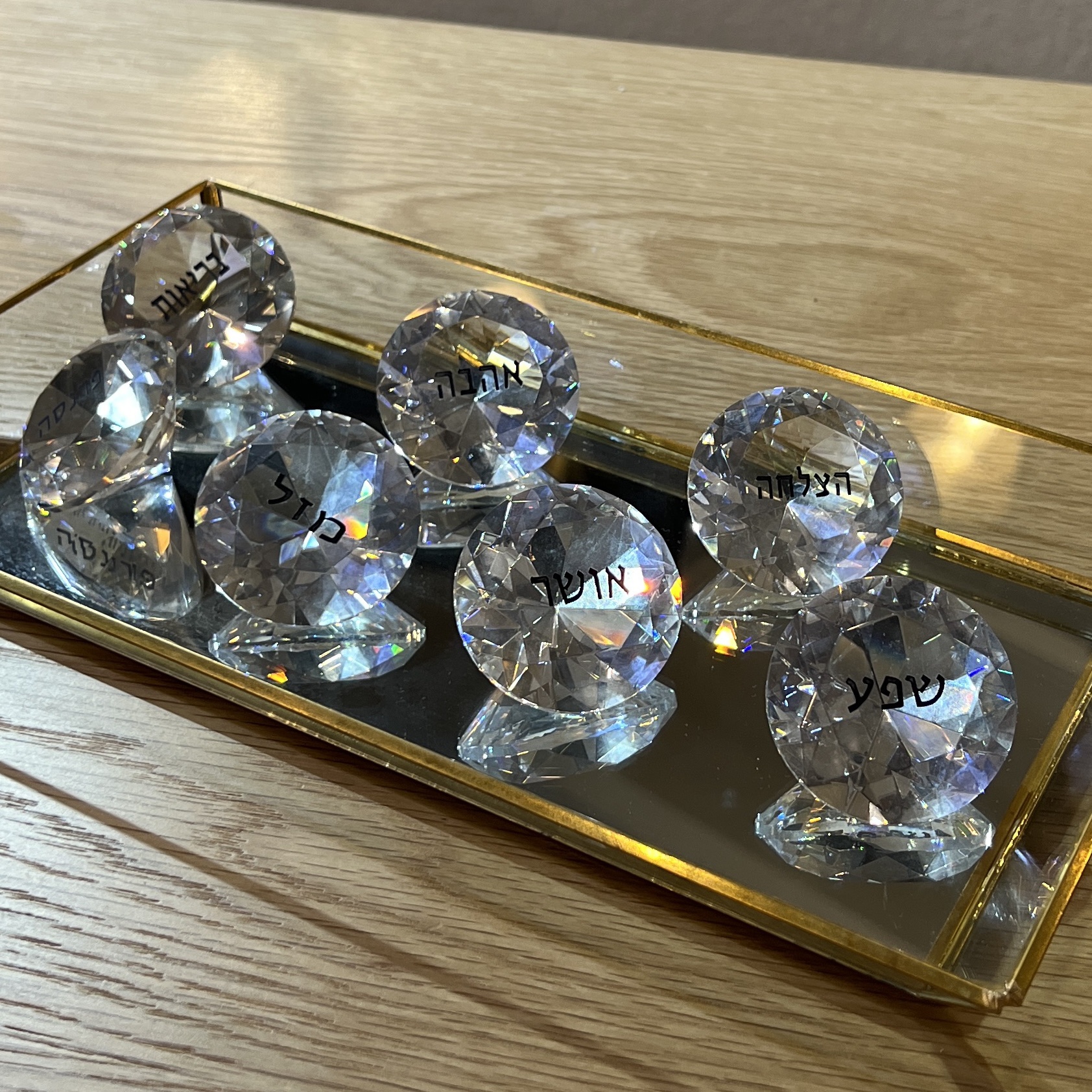 אבן קריסטל כיתוב קטן דגם איקו אבן קריסטל כיתוב קטן דגם איקו