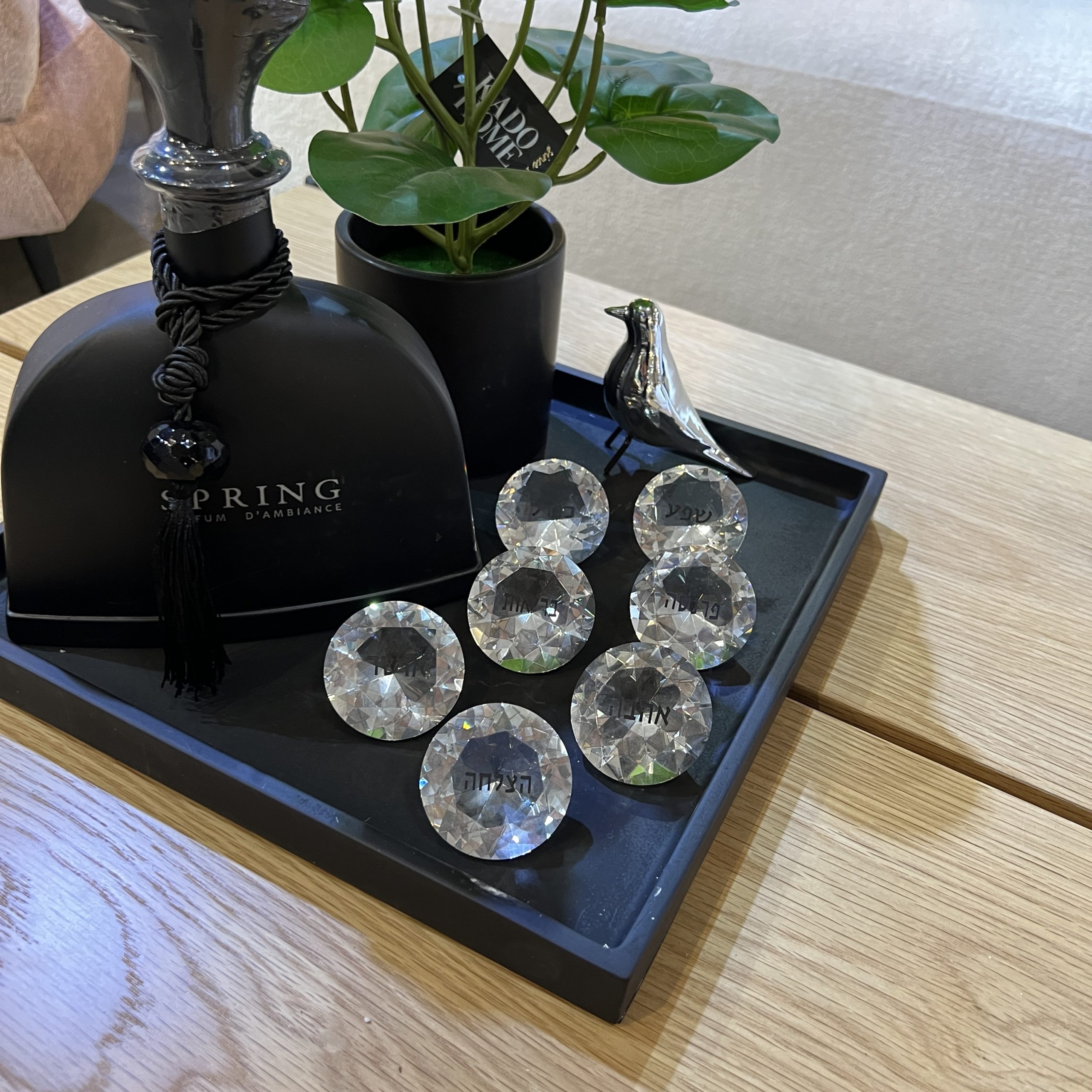 אבן קריסטל כיתוב קטן דגם איקו אבן קריסטל כיתוב קטן דגם איקו