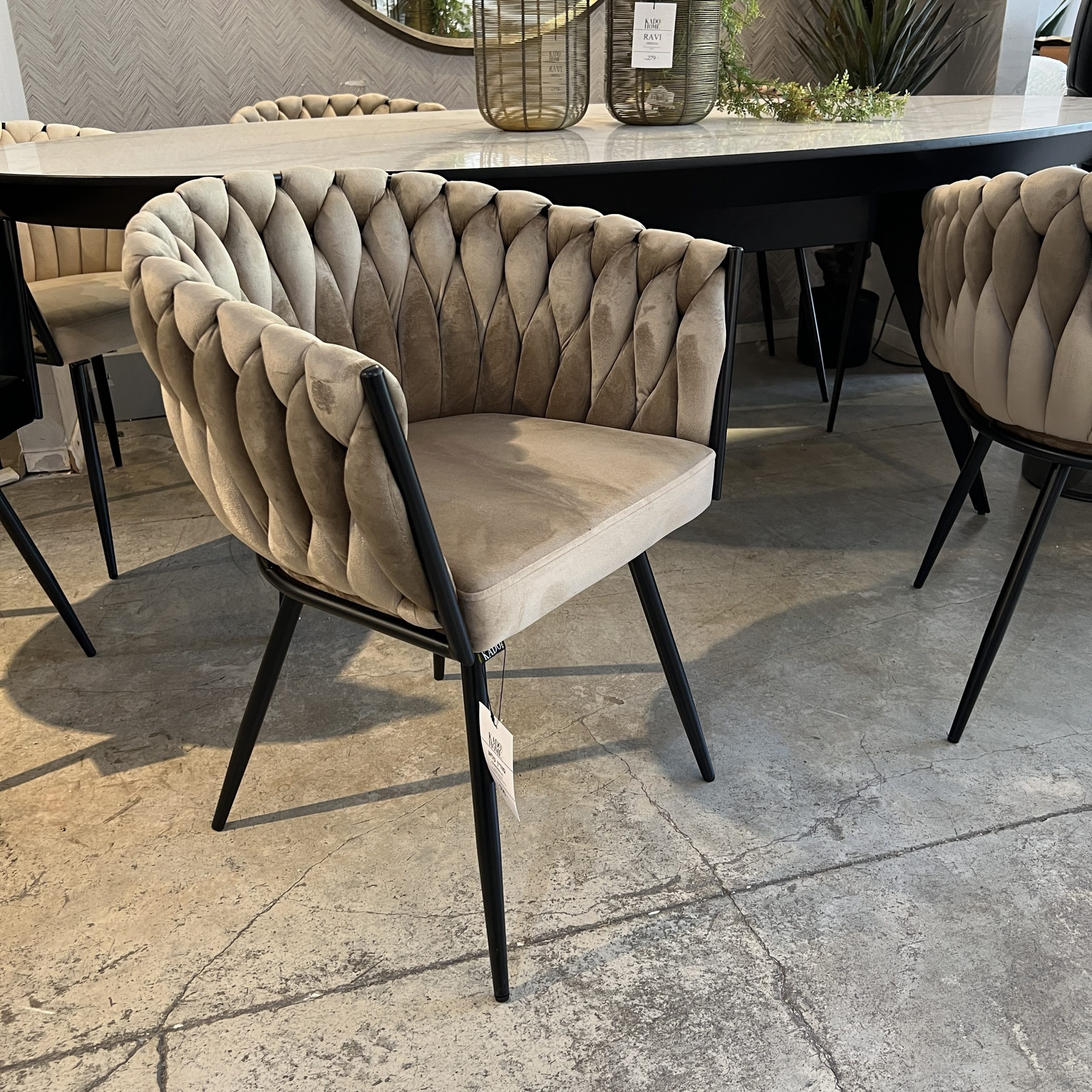 כיסא מעוצב יוקרתי בז דגם מורין