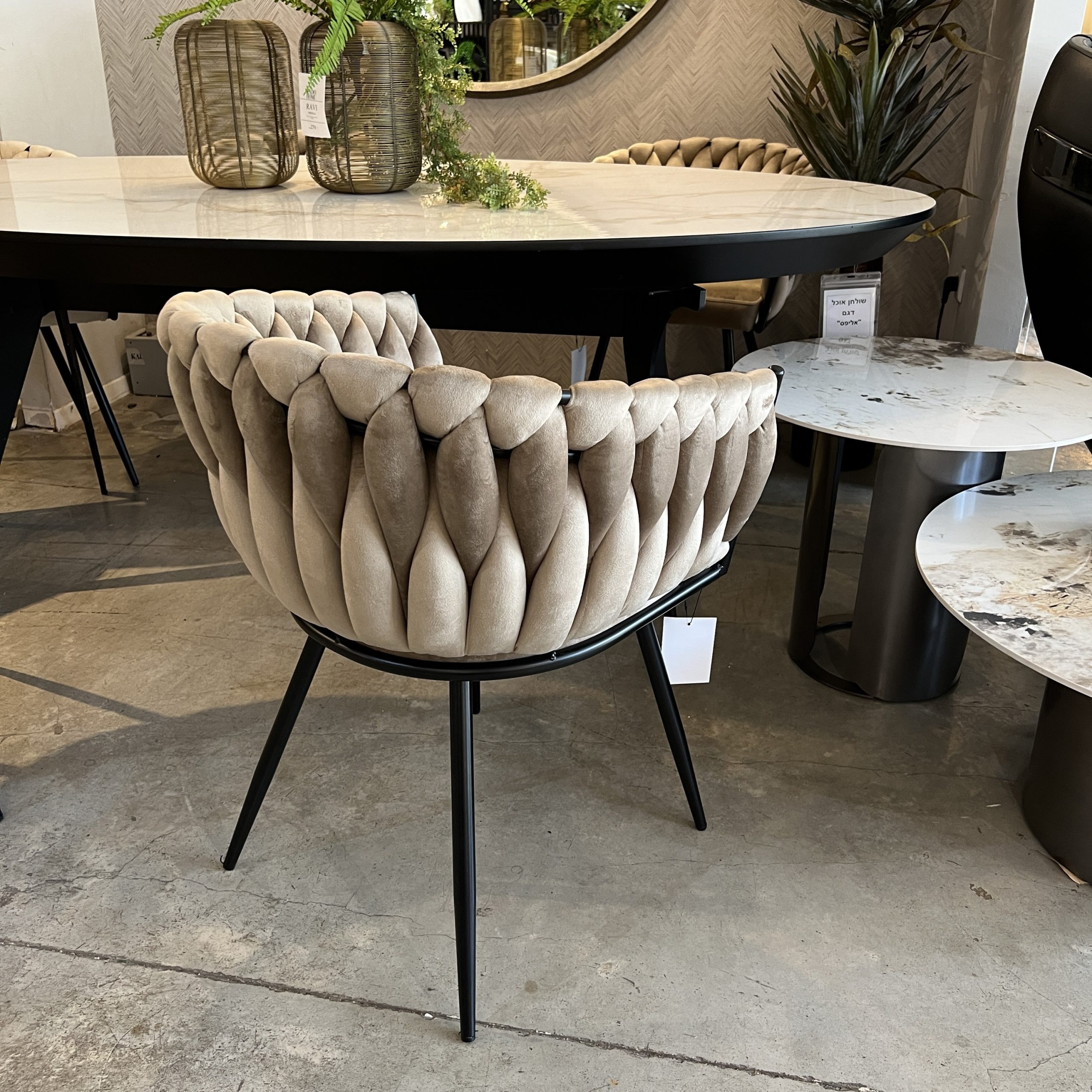 כיסא מעוצב יוקרתי בז דגם מורין