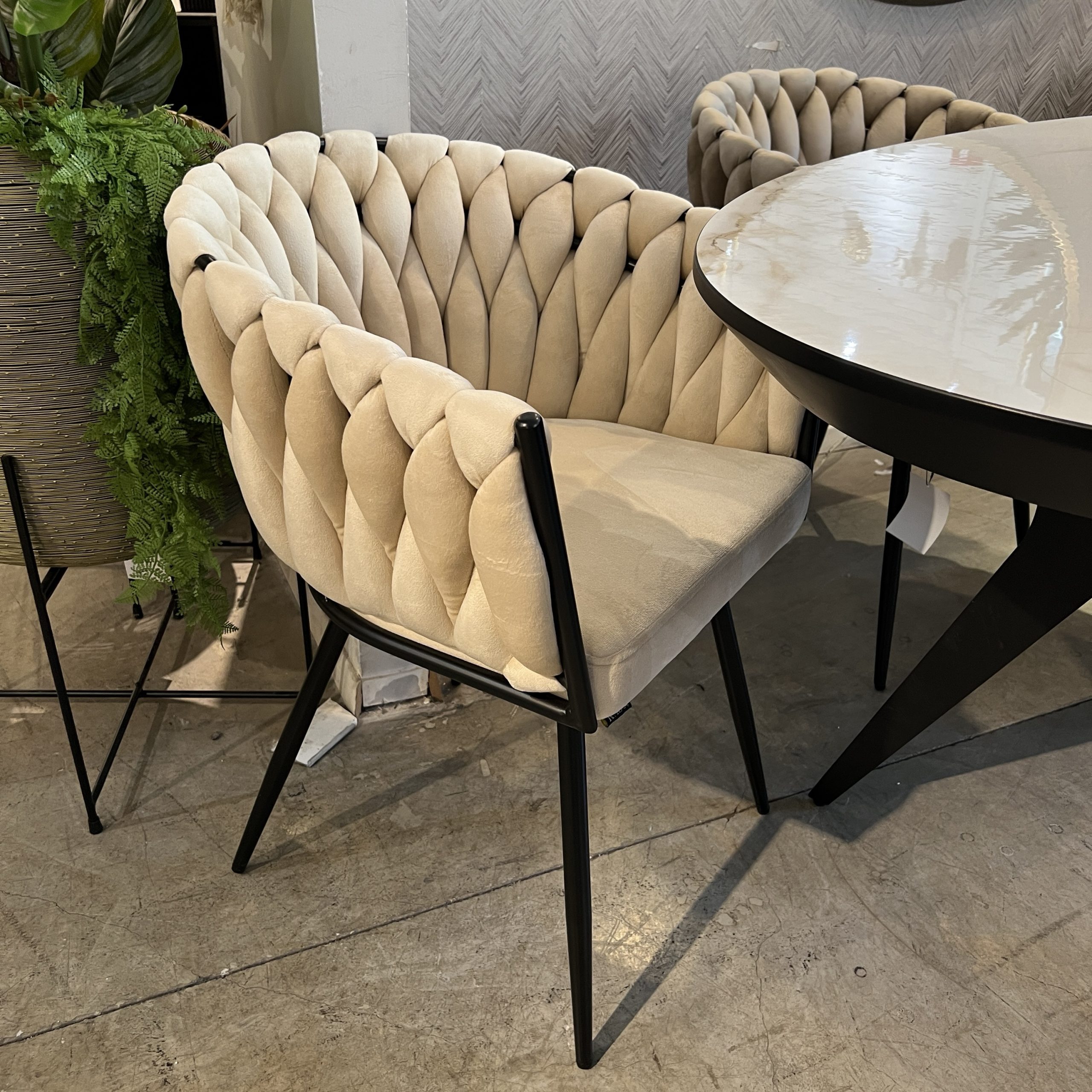 כיסא מעוצב יוקרתי שמנת דגם מורין photo number 5