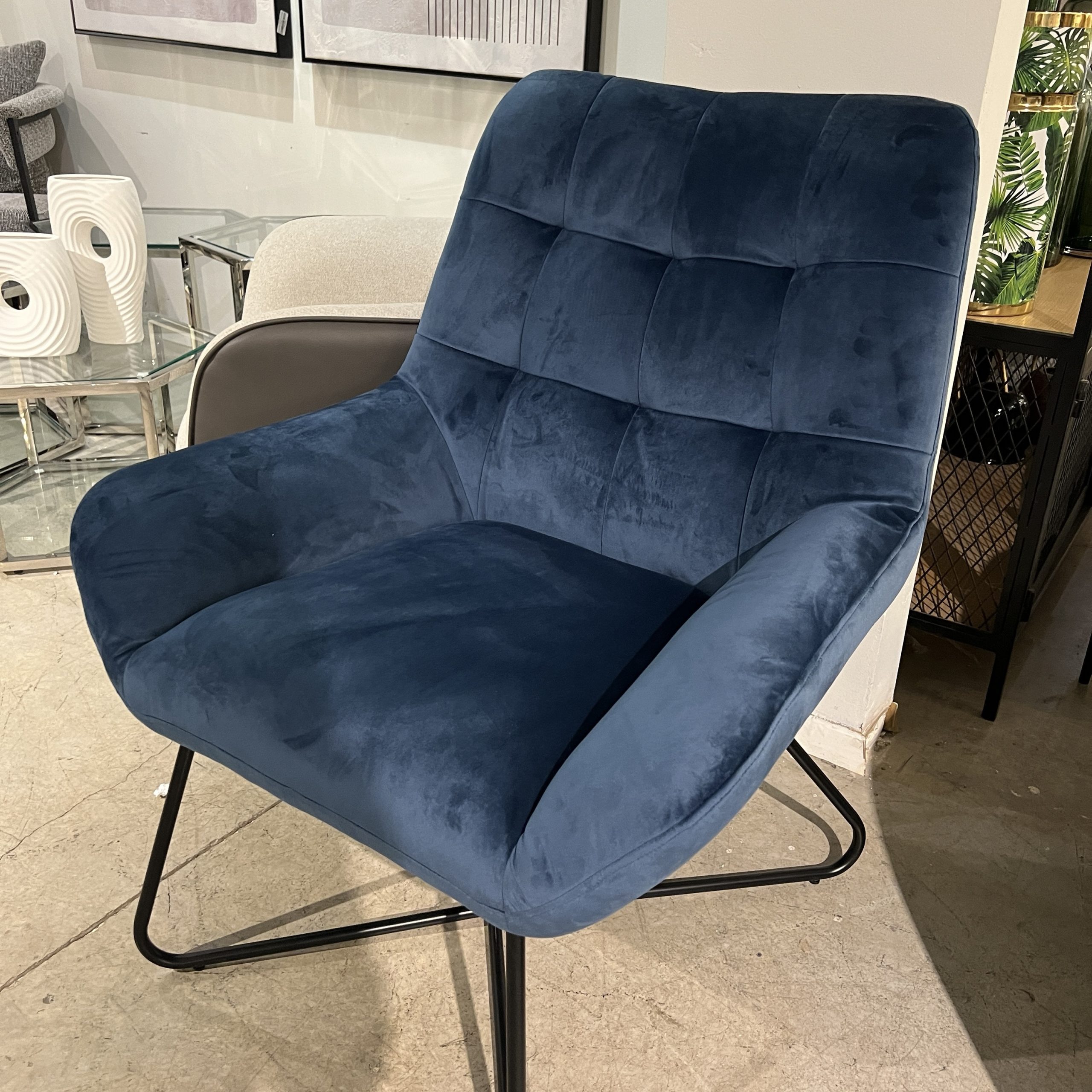 כורסא מעוצבת בד קטיפה כחול רובין