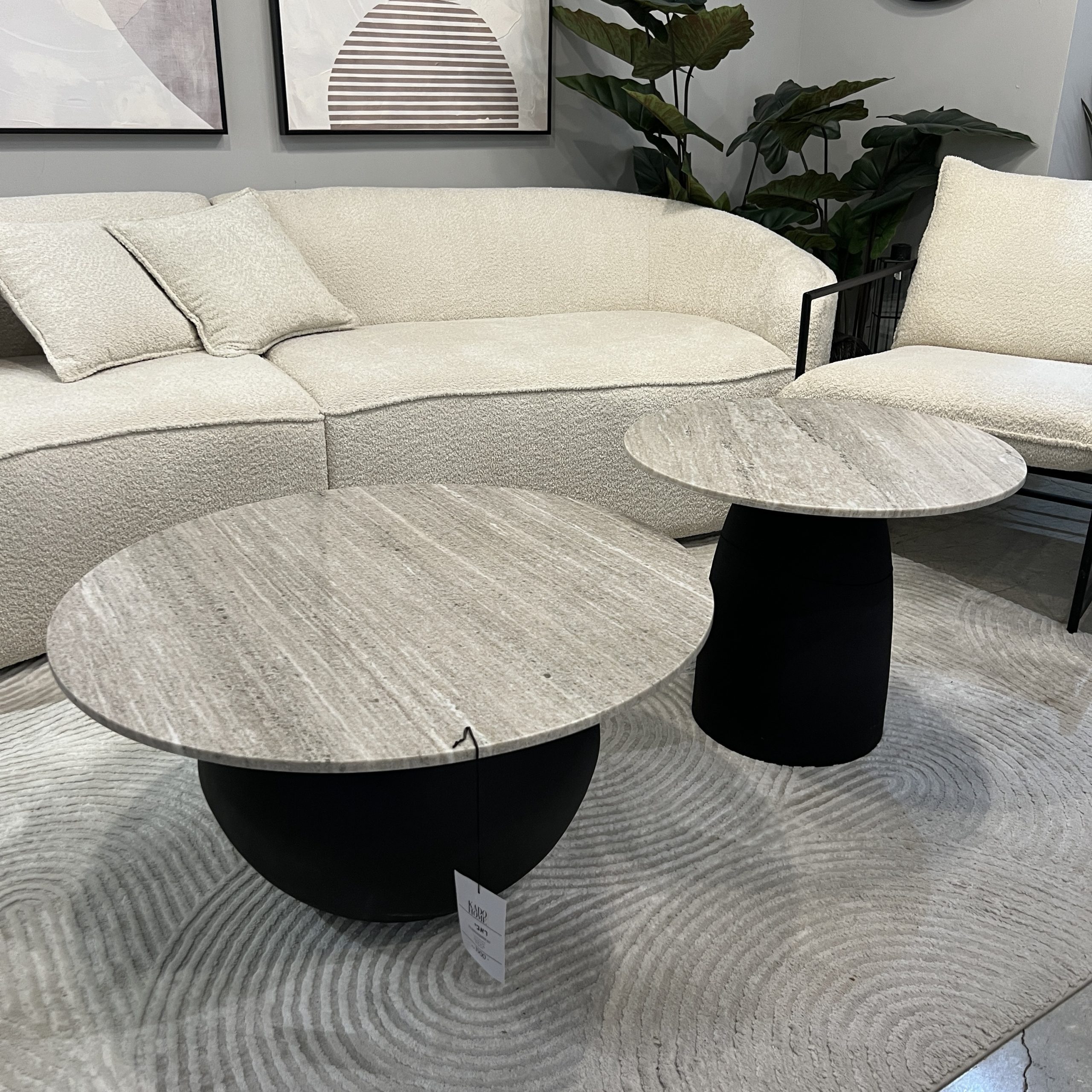 שולחן סלון סופיה שיש בז בסיס שחור דגם ראבי שולחן סלון סופיה שיש בז בסיס שחור דגם ראבי