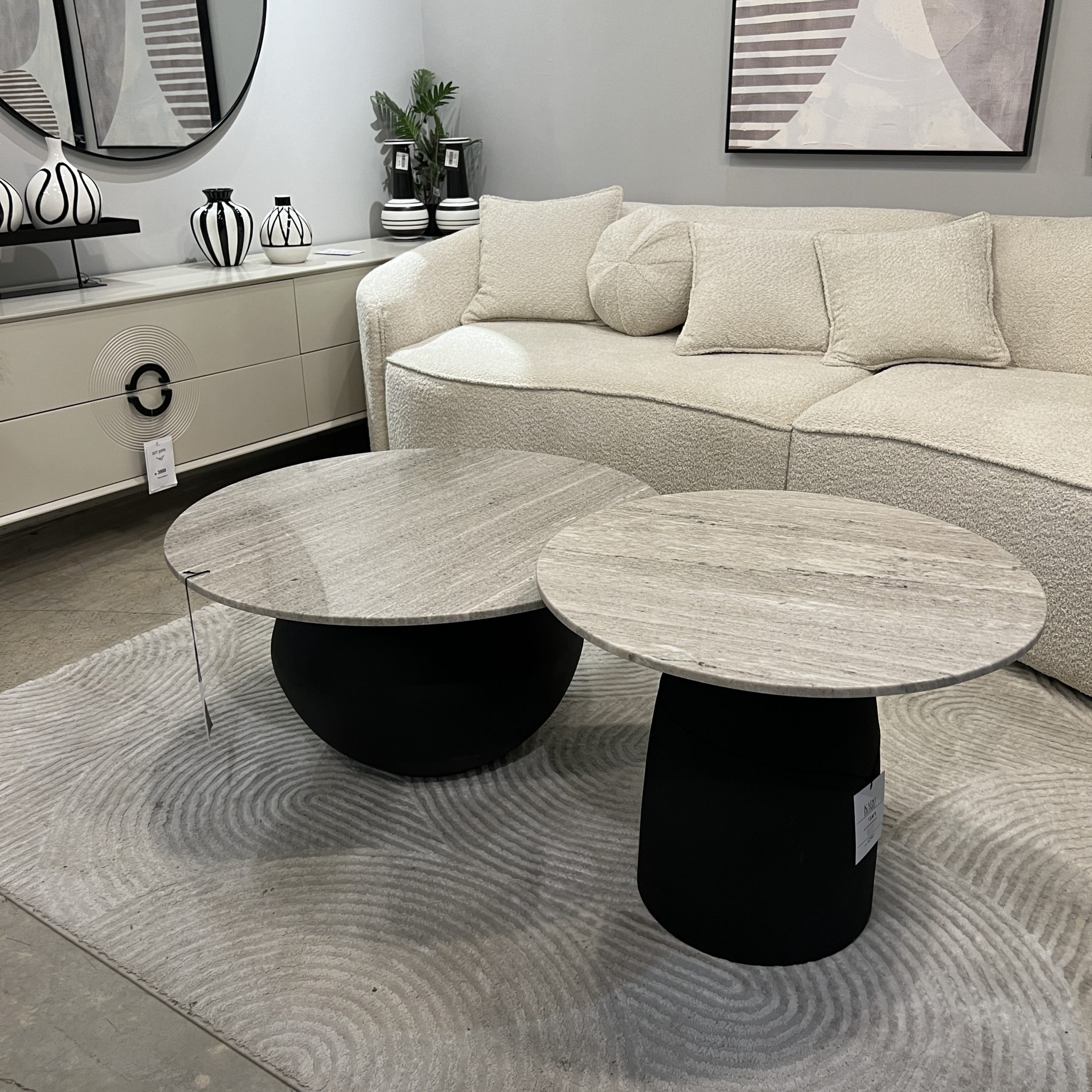 שולחן סלון סופיה שיש בז בסיס שחור דגם ראבי שולחן סלון סופיה שיש בז בסיס שחור דגם ראבי