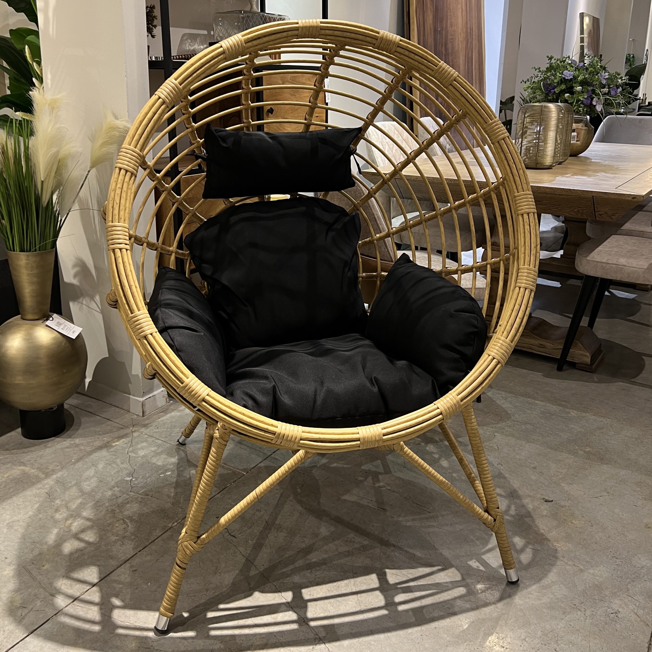 כורסא דגם ראטן קימי כרית שחורה כורסא דגם ראטן קימי כרית שחורה