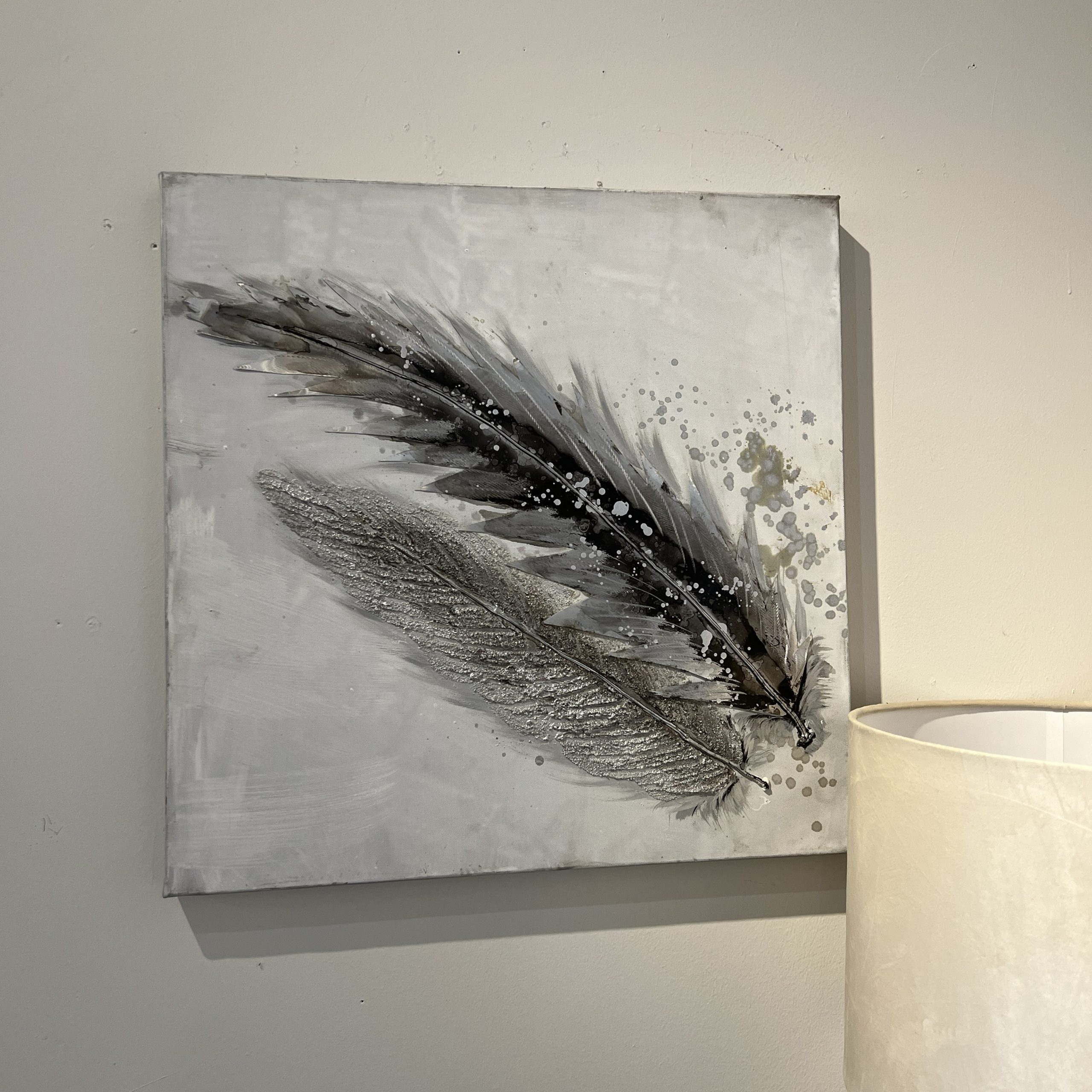 תמונה עבודת יד קנבס נוצות שחור וכסף דגם איקו תמונה עבודת יד קנבס נוצות שחור וכסף דגם איקו