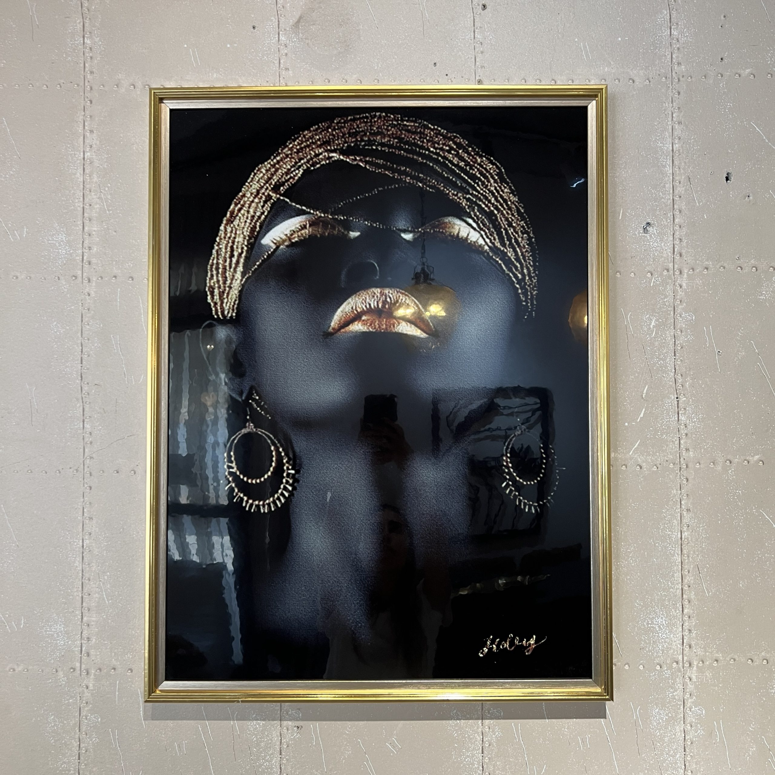 תמונה אישה שחור זהב מבריקה מסגרת זהב דגם איקו תמונה אישה שחור זהב מבריקה מסגרת זהב דגם איקו