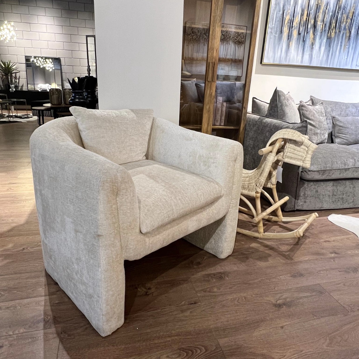 כורסא מעוצבת דגם M כורסא מעוצבת דגם M